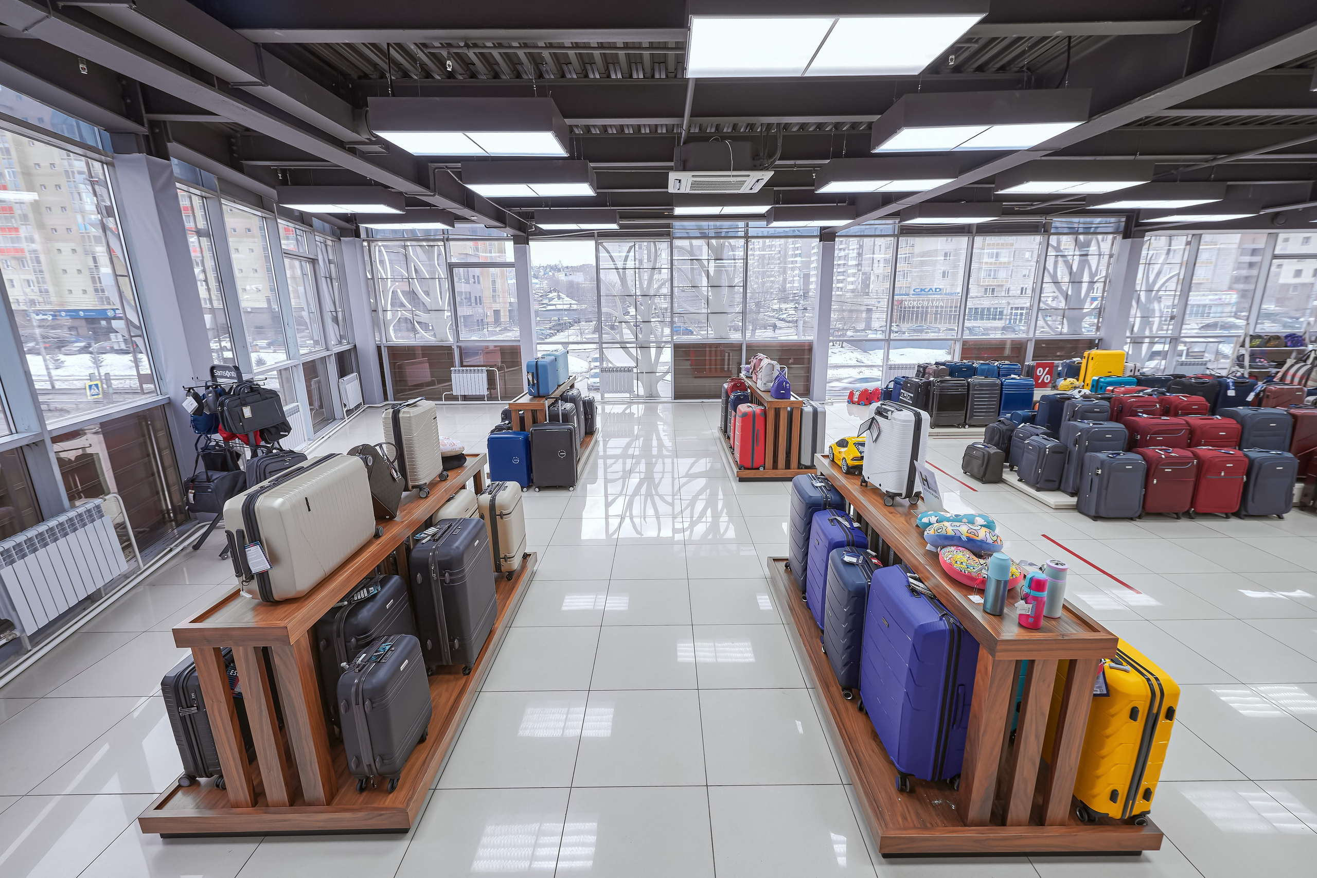 Портфолио по интерьерной и экстерьерной фотосъёмки: Мир сумок — Левый берег. Фотограф Яковлев Роман — Красноярск