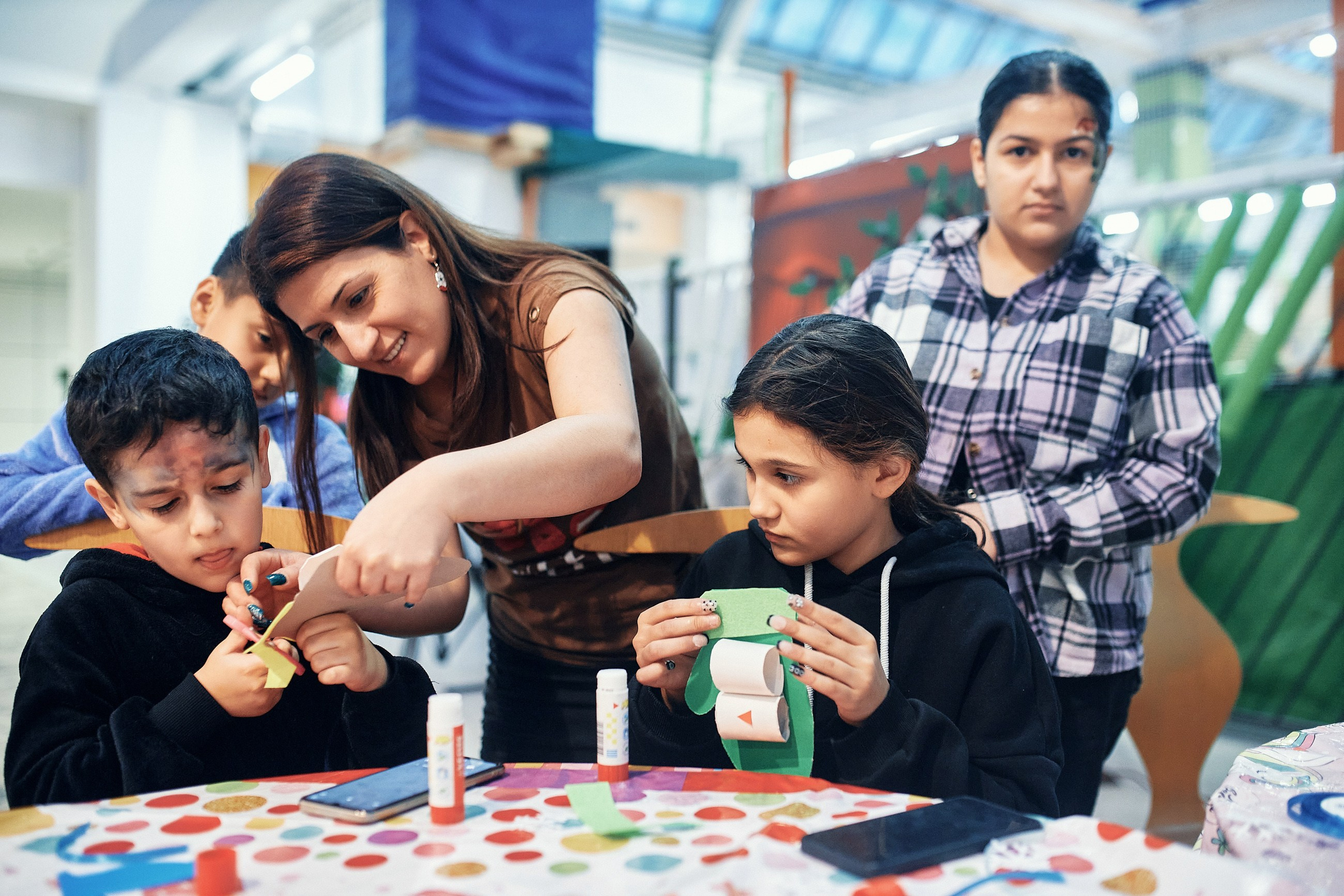 Детский новогодний праздник в ТЦ Июнь. Семейный и репортажной фотограф в Красноярске и Москве Виктор Бабинцев