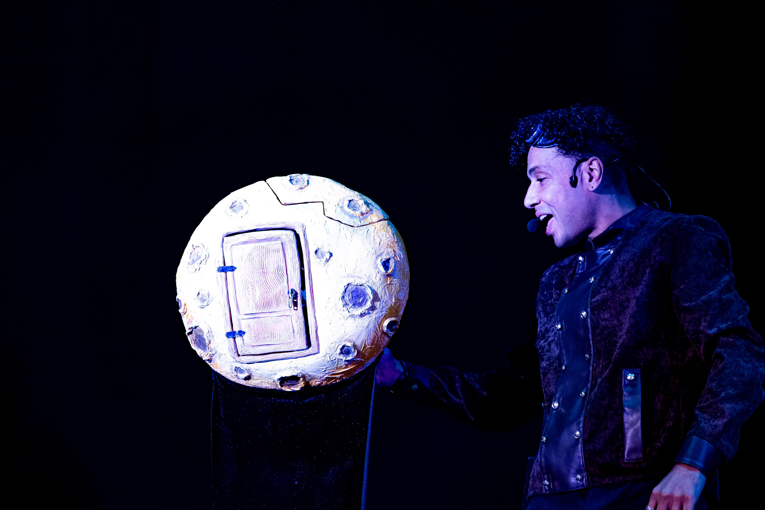 Человек с луны — спектакль кукольного театр Саквояж. Фотограф в Сочи Юрий Шептаев