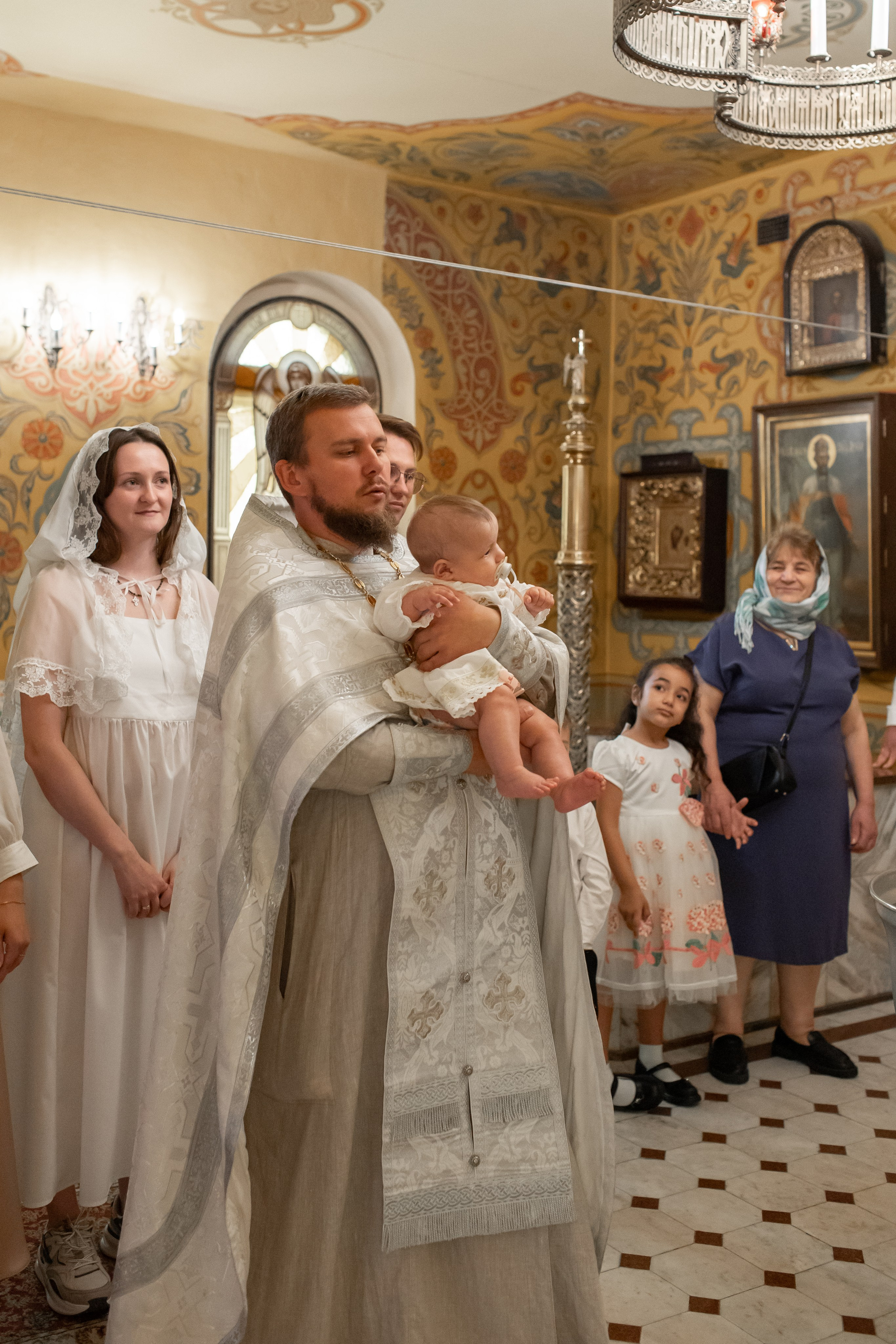 Крещение в Храме Воздвижения Креста Господня в Алтуфьеве. Профессиональный фотограф в Москве и Мо Мария Шантарёва