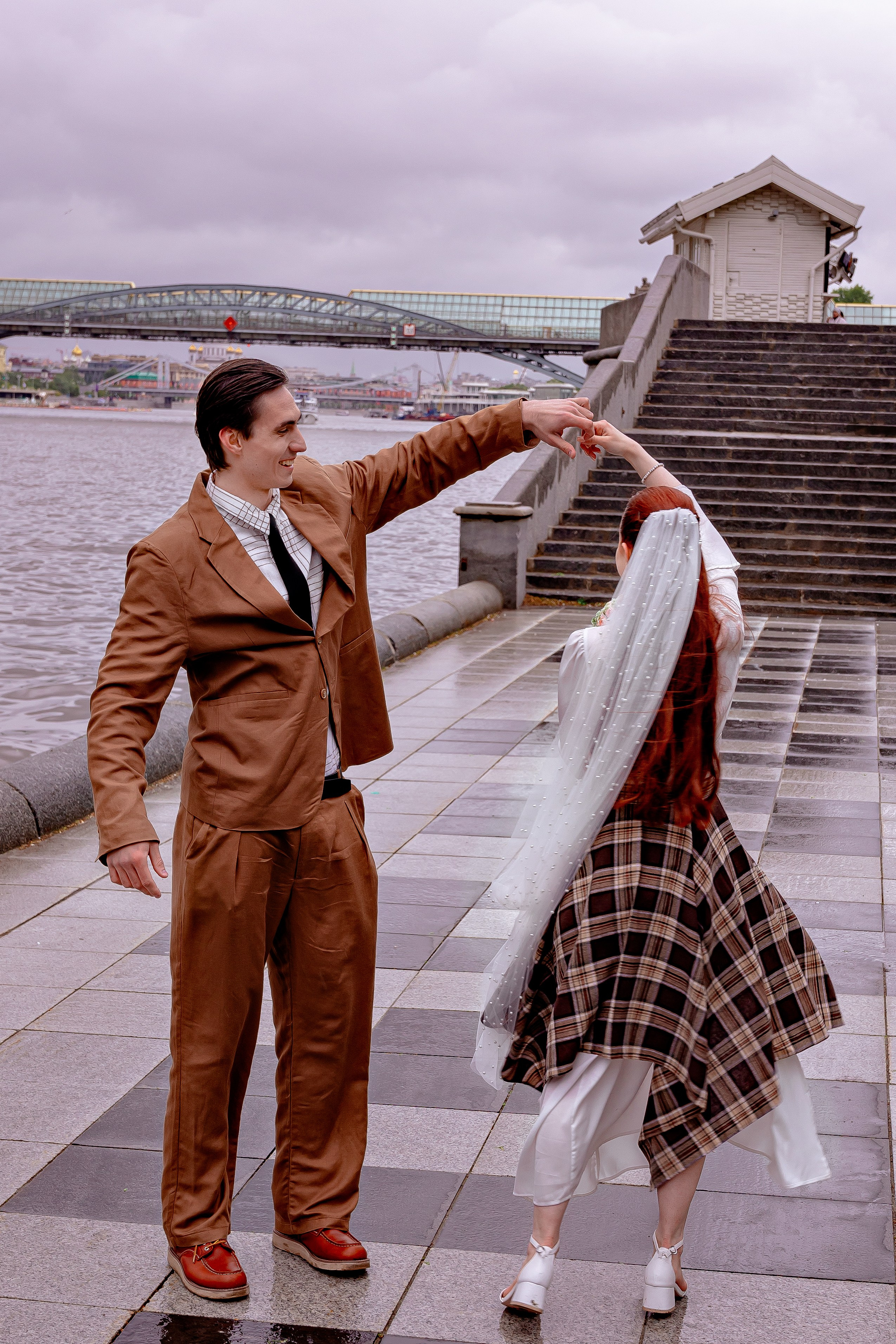 Свадьба под дождем «Марина-Марк». Свадебный/Портретный фотограф снимаю в Москве