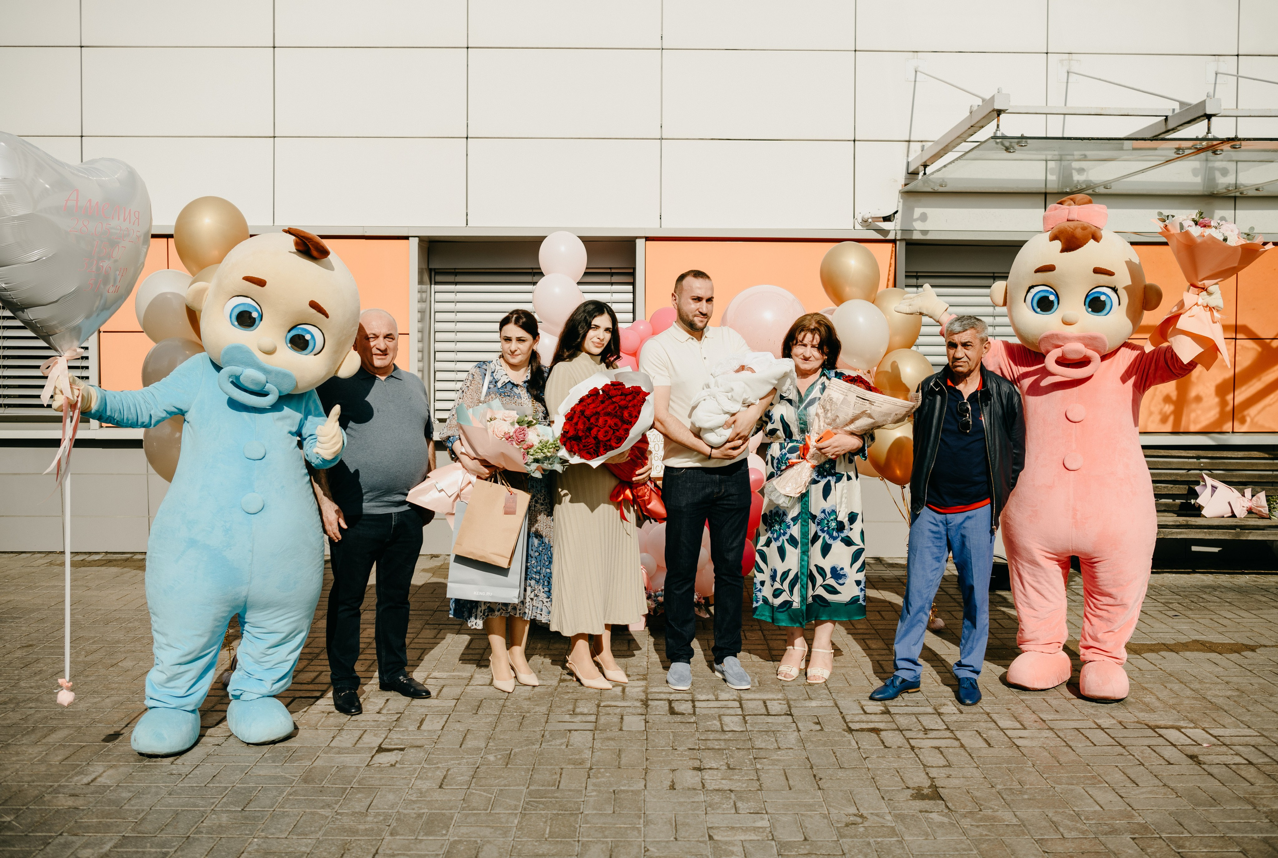 Выписка Амелии в ФГБУ Кулакова. Фотограф на выписку из роддома в Москве и МО