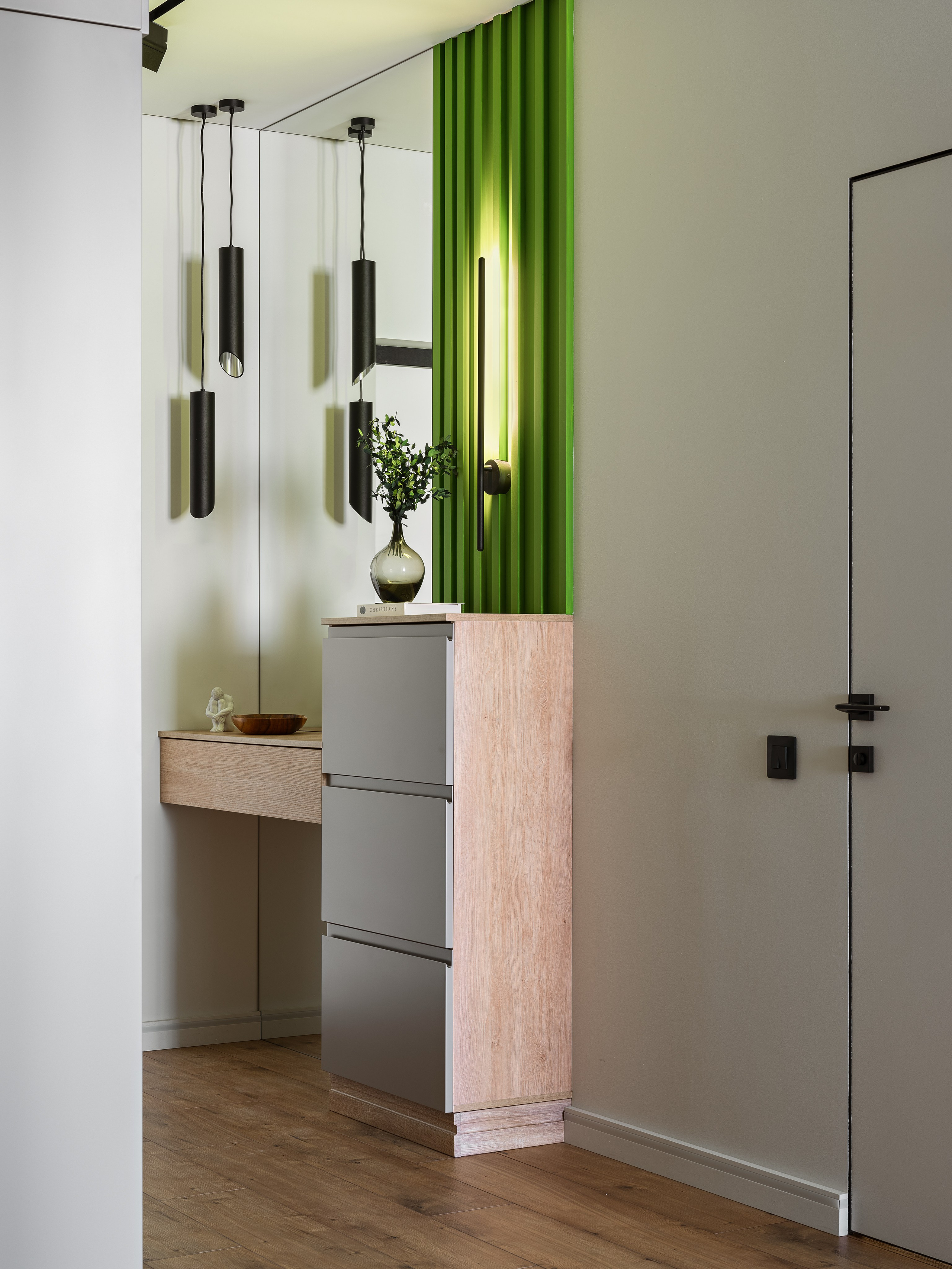 Реализованный проект квартиры в Краснодаре - дизайнер: Павел Пугачёв; стилист: Алина Нелень; фотограф: Сергей Денисенко