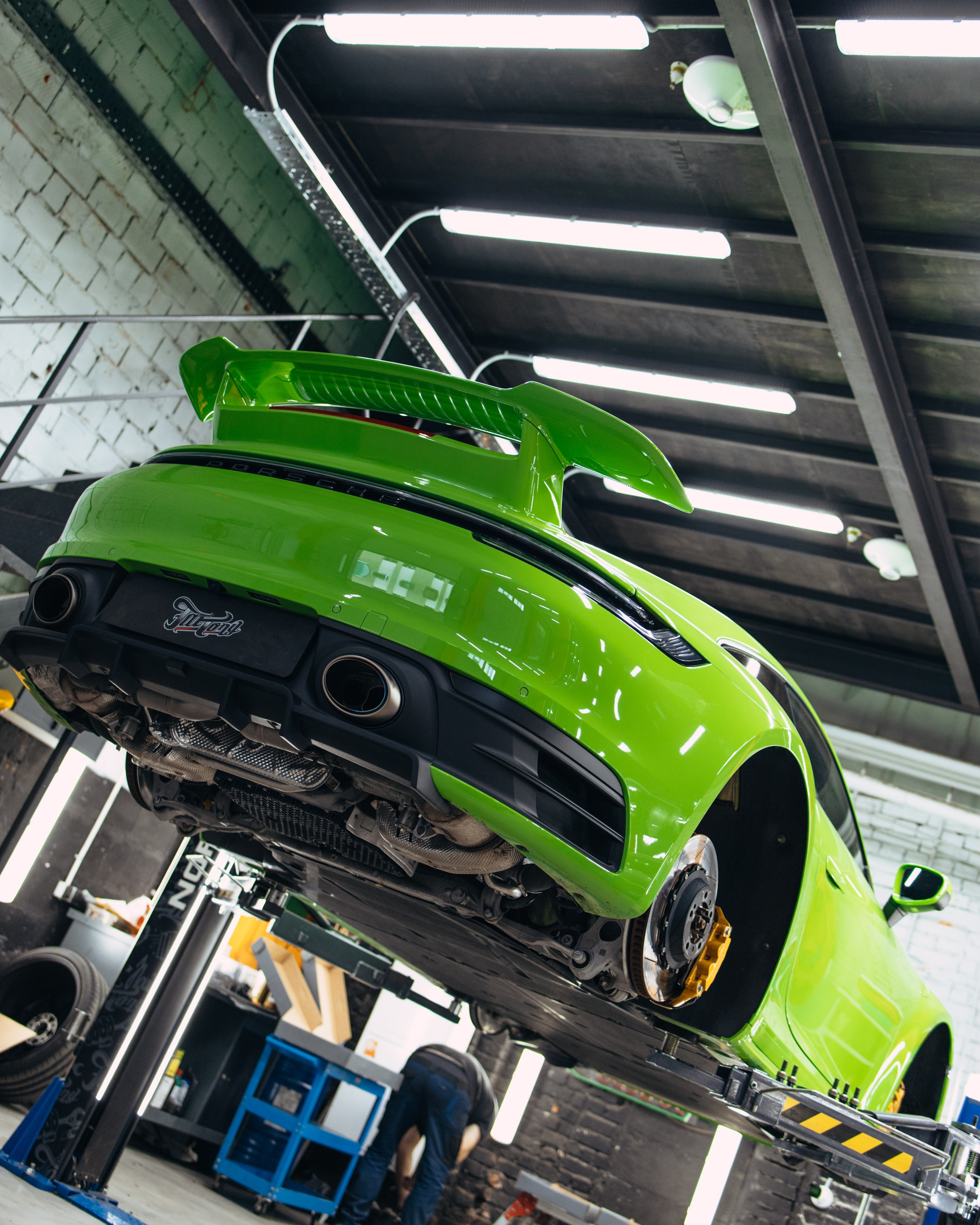 Porsche 911 замена дисков после перегрева и замена колодок. DeLorein