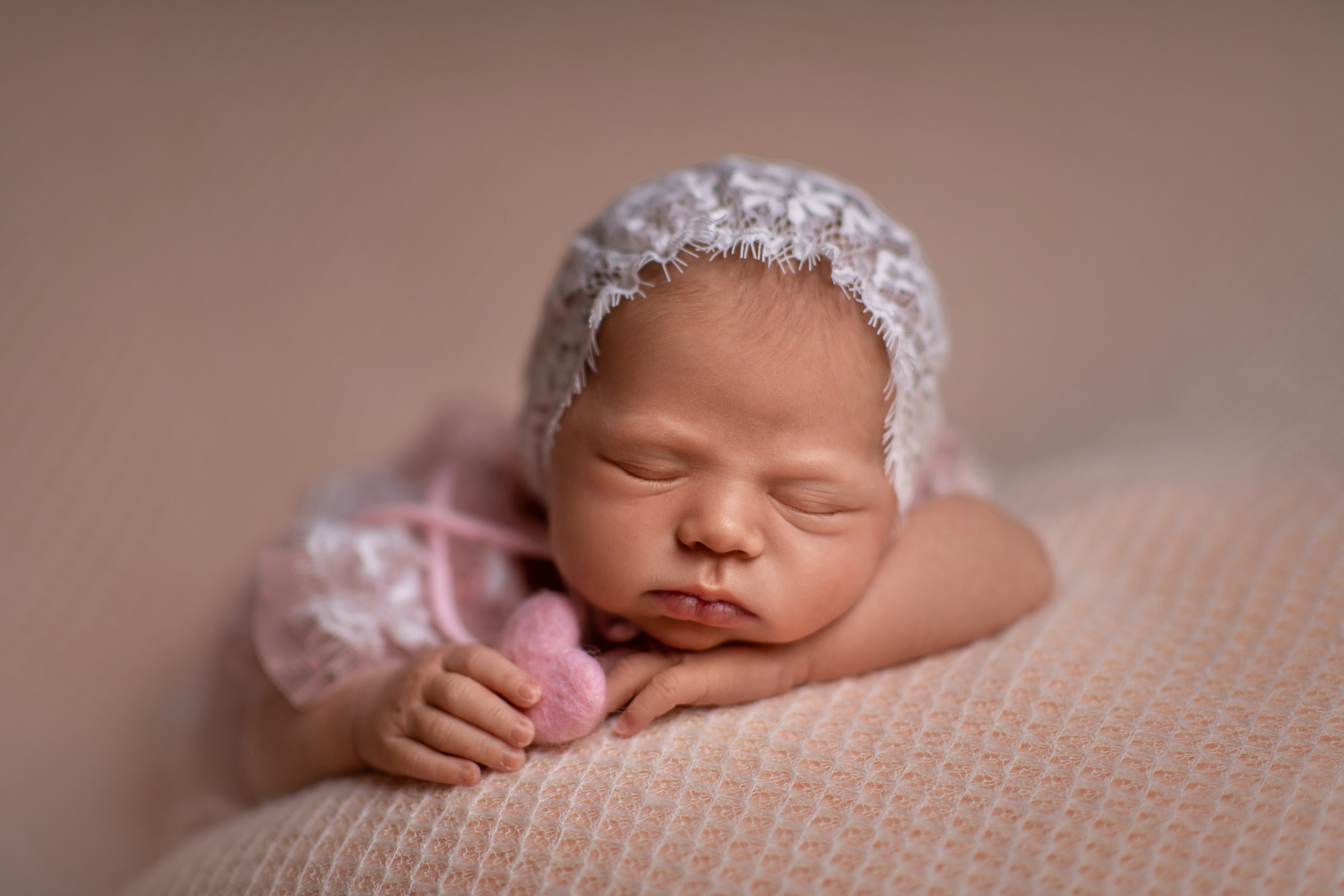 Newborn. Творческая команда Ульяшевы, свадебная и семейная фотография. Кахахста