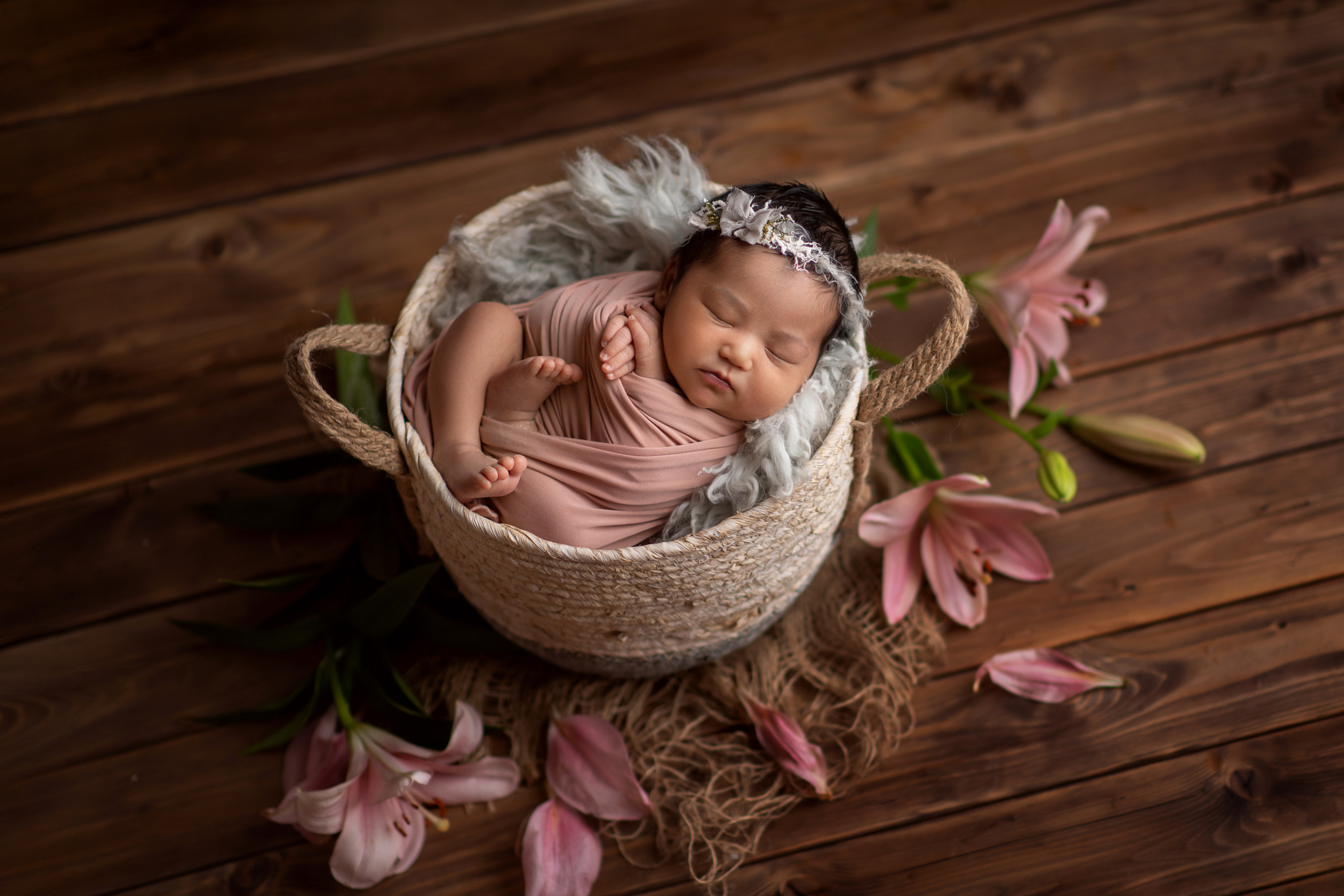 Newborn. Творческая команда Ульяшевы, свадебная и семейная фотография. Кахахста