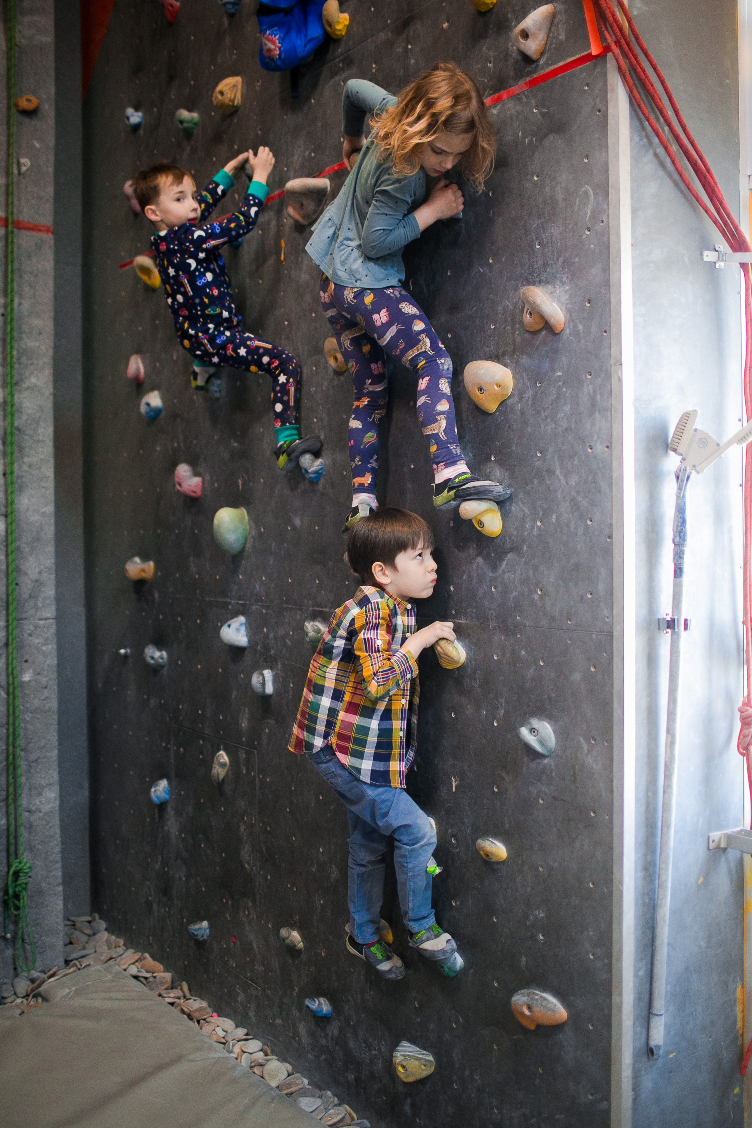Фотосъемка детского Дня рождения на скалодроме. Репортажный фотограф Борис Геер