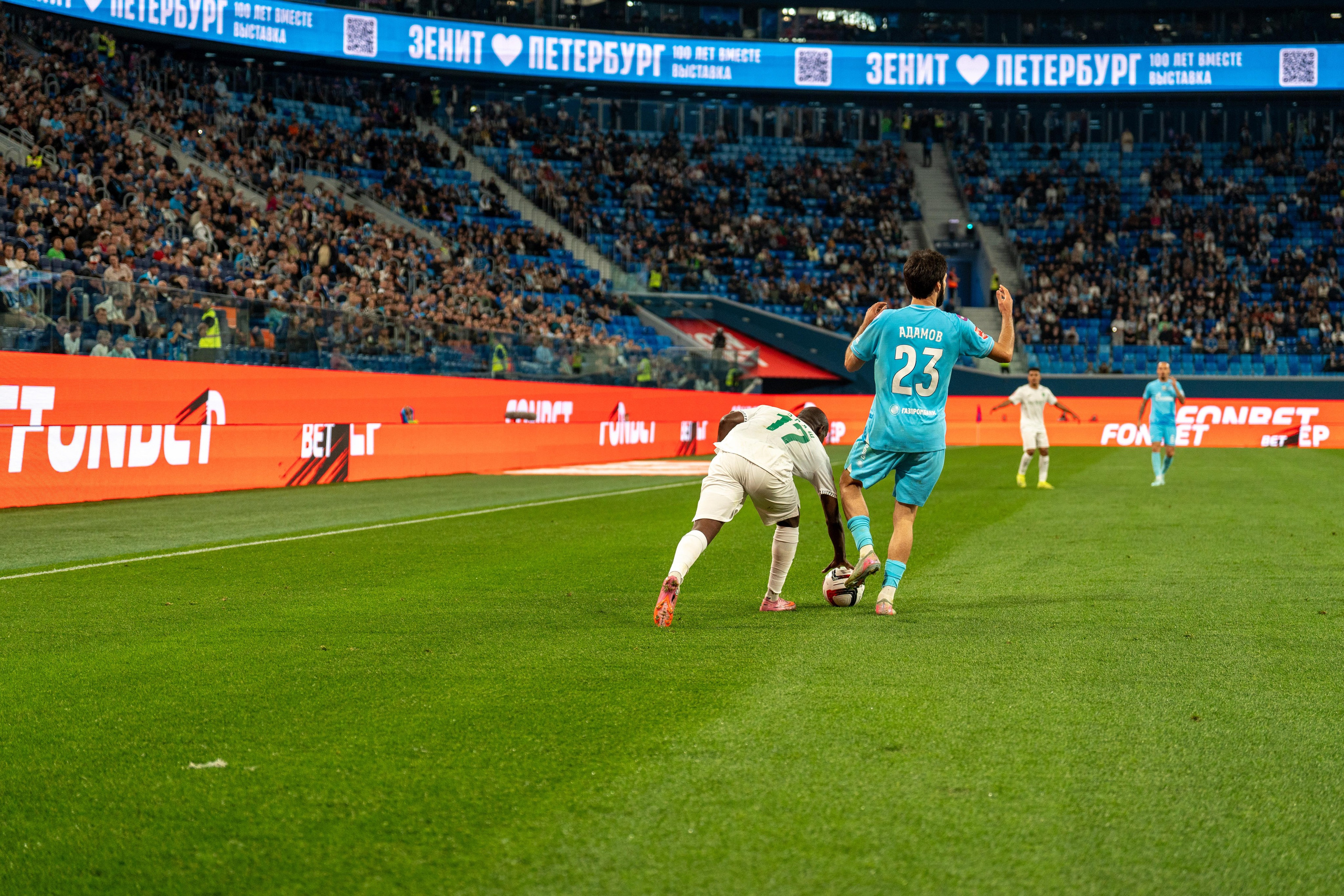 Репортажная спортивная съемка матча Зенит–Ахмат на Газпром Арене
