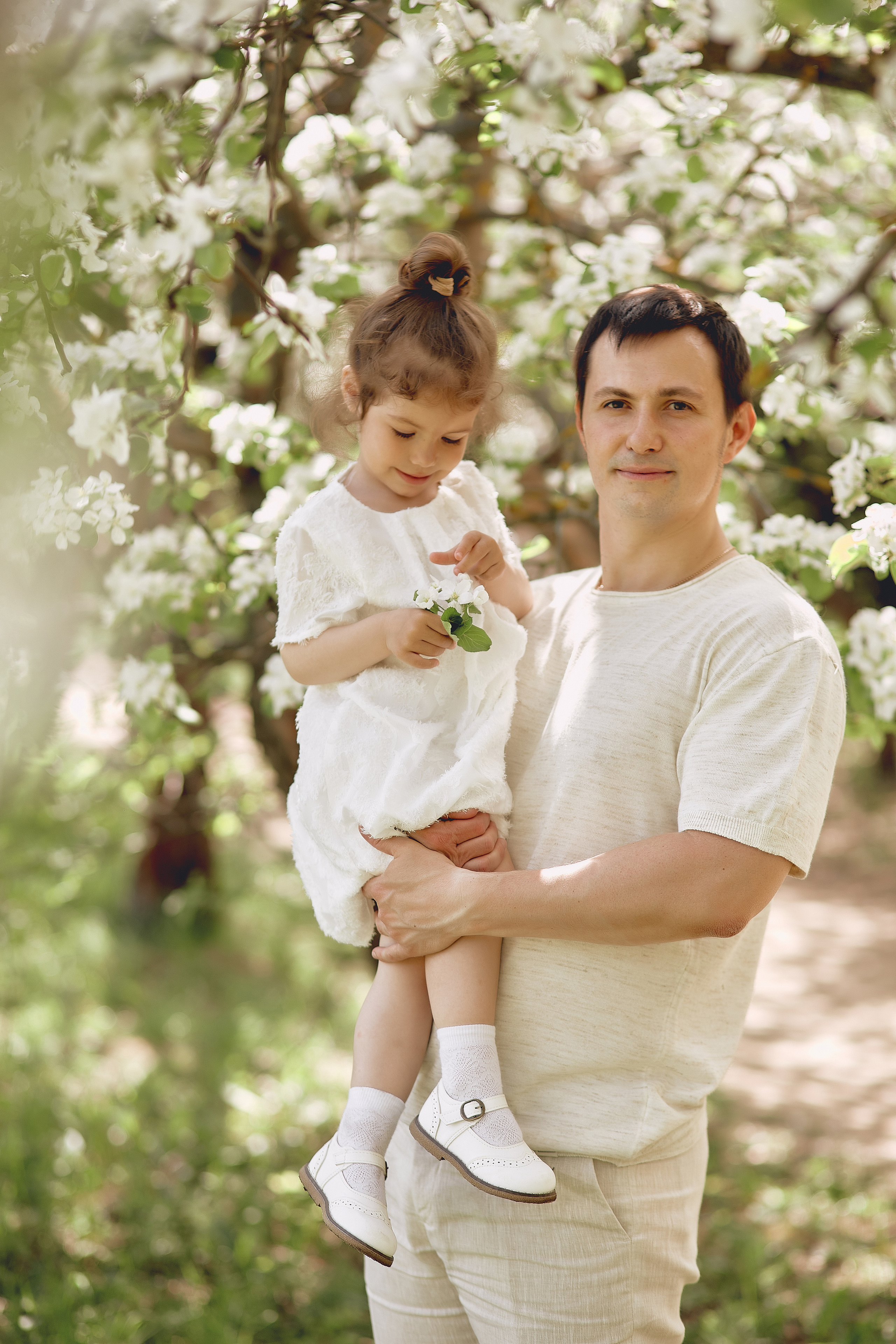 Прогулка в вишневом лесу. Свадебный и семейный фотограф Алексей Сафонов