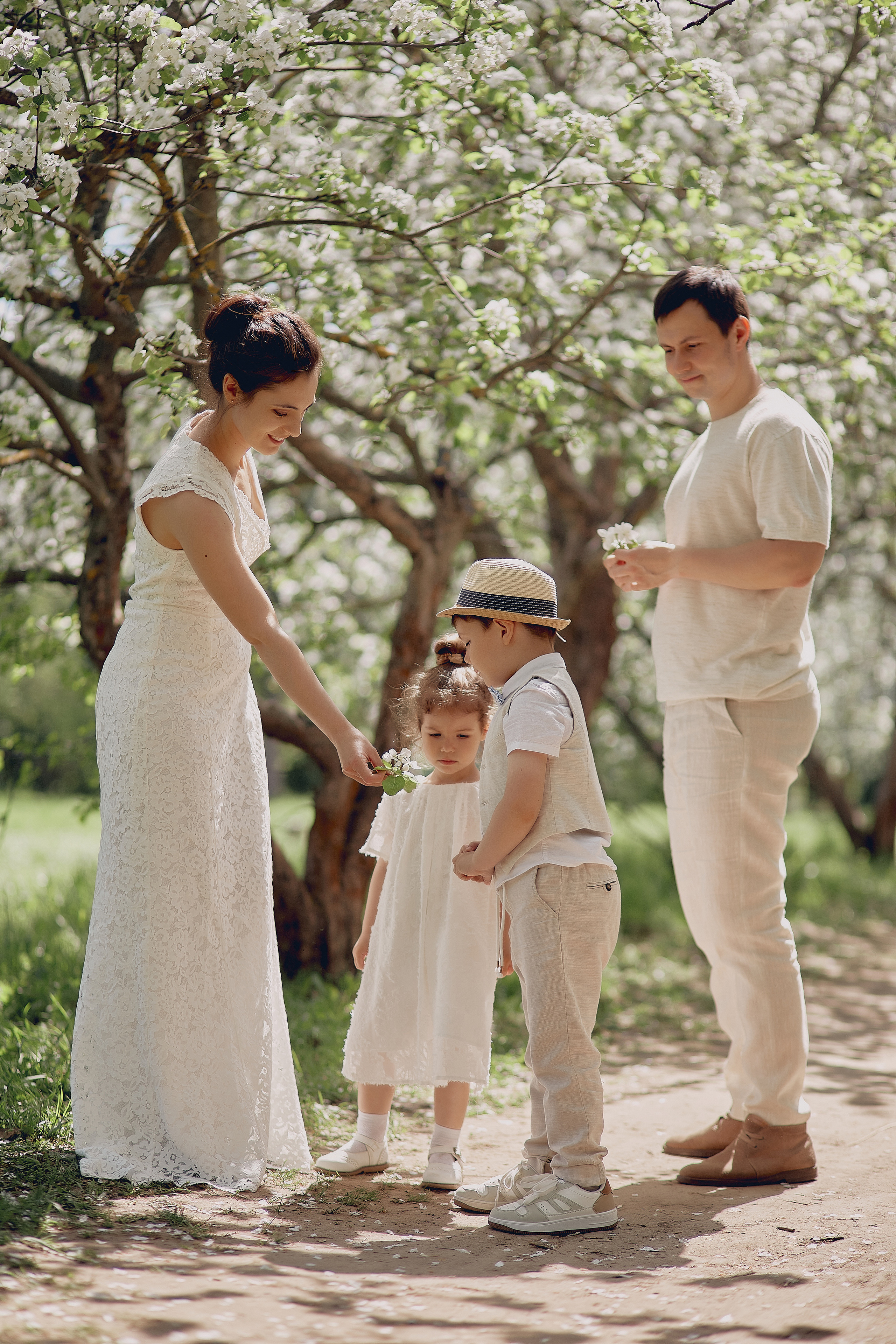 Прогулка в вишневом лесу. Свадебный и семейный фотограф Алексей Сафонов