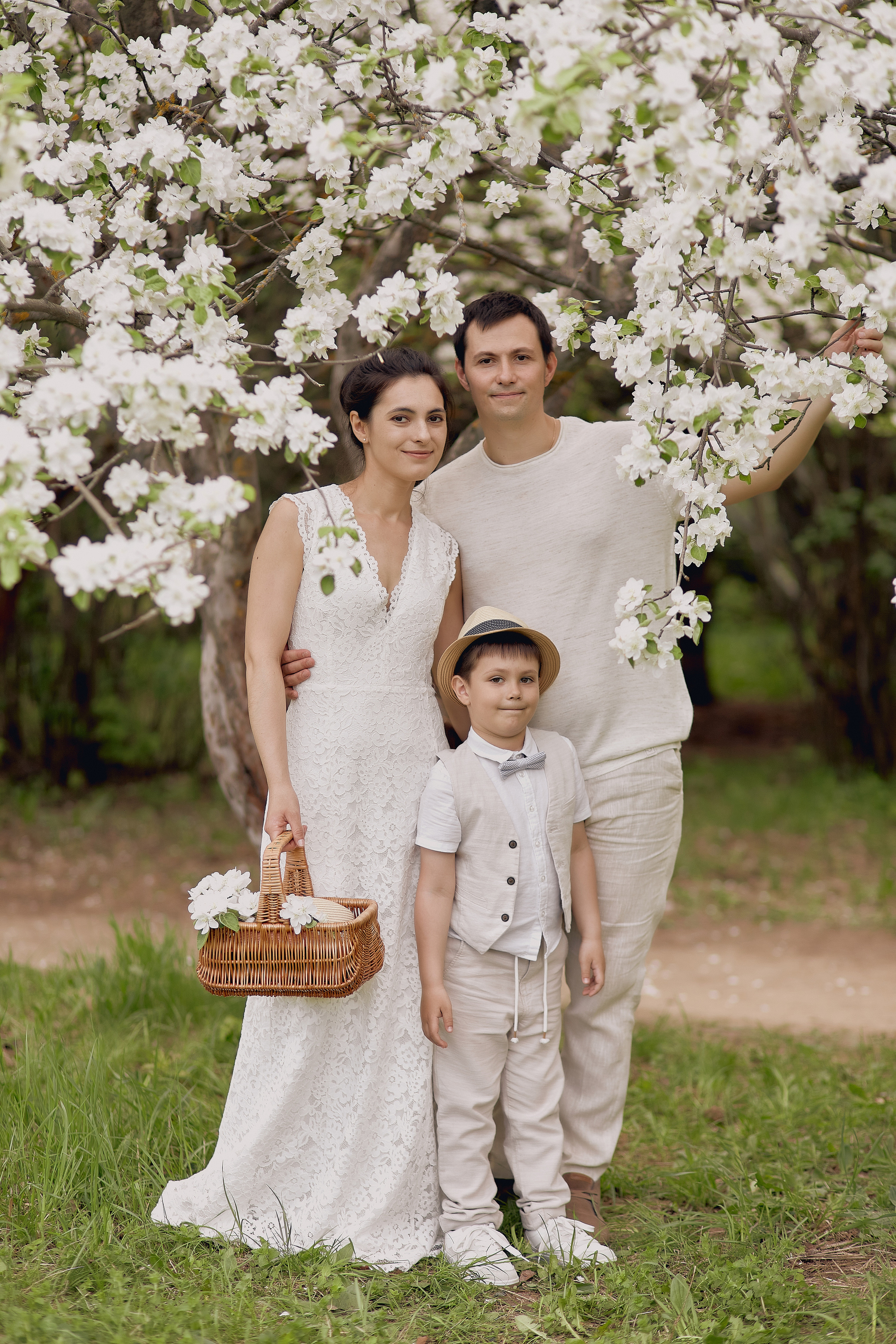 Прогулка в вишневом лесу. Свадебный и семейный фотограф Алексей Сафонов
