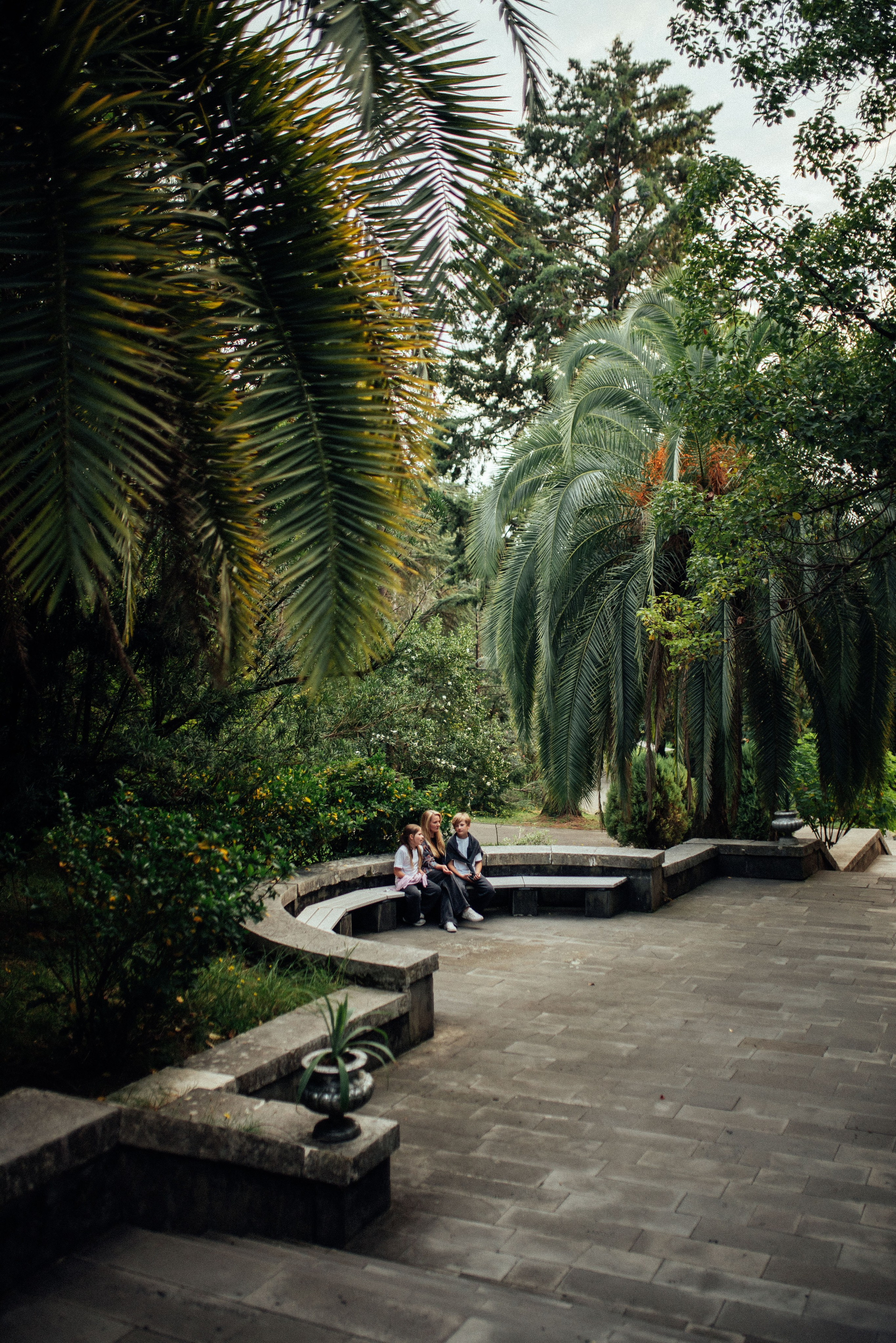 Фотосессия в центре Сочи в парке Дендрарий. Фотограф в Сочи — Маргарита Поганова