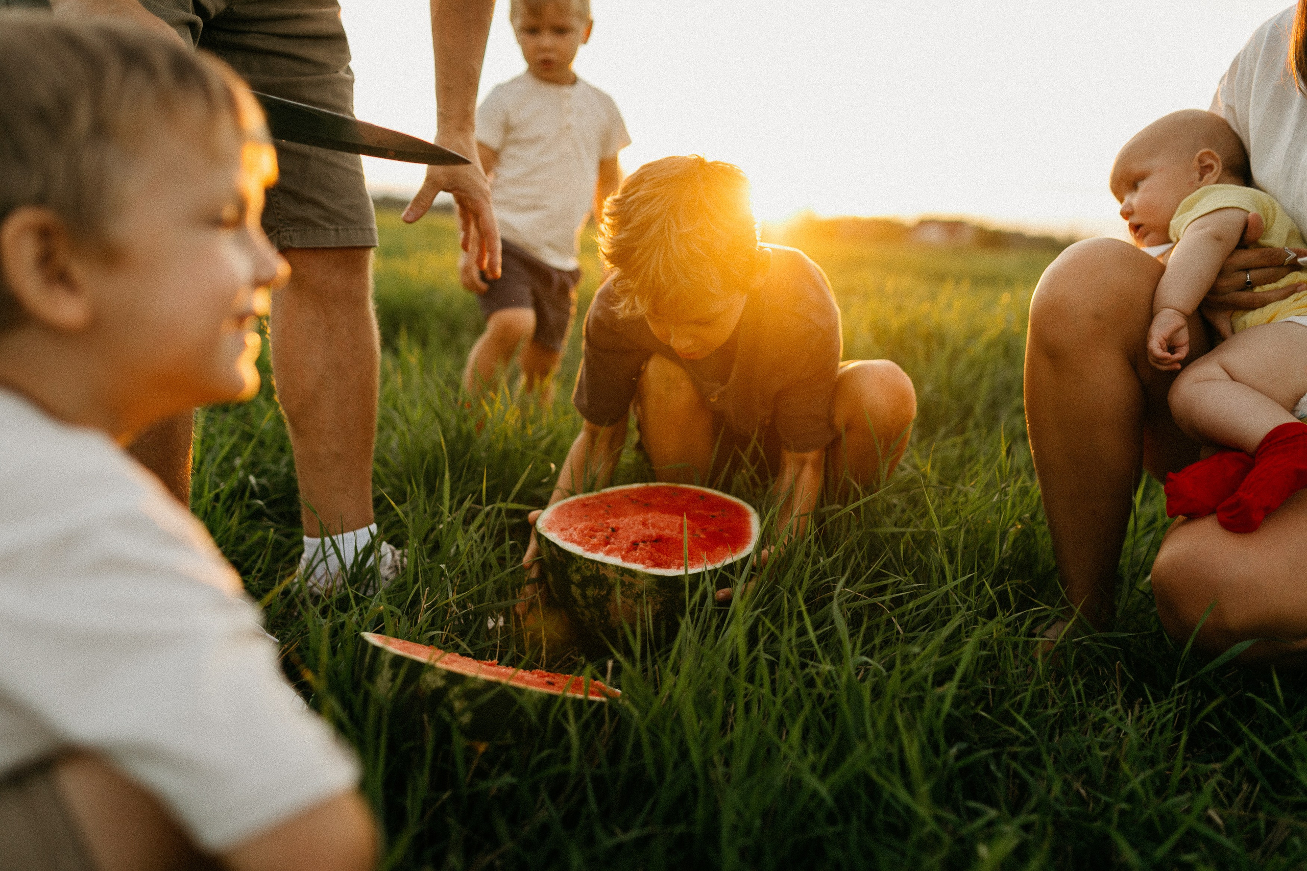 Фотосессия с красными мячами. Семейный фотограф Маша Тимофеева | Москва