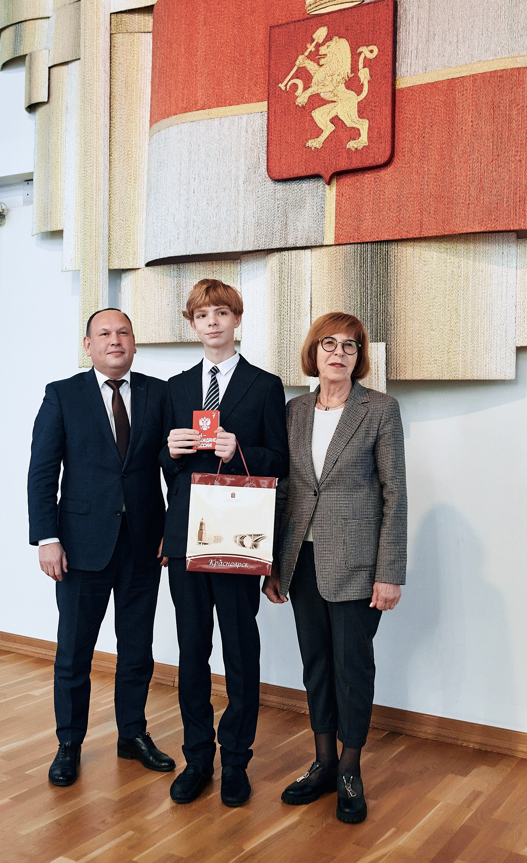 Получение паспорта. Мэрия г. Красноярск. Семейный и репортажной фотограф в Красноярске и Москве Виктор Бабинцев