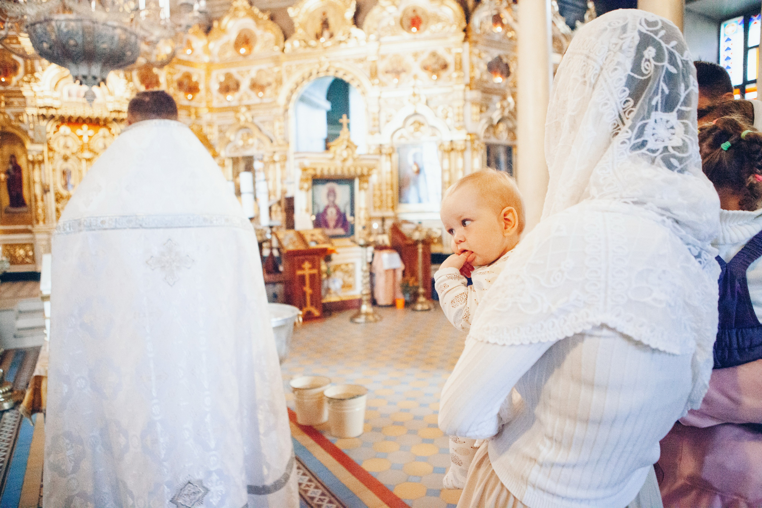 Крещение ребенка в церкви. Фотограф Ольга Ефремова