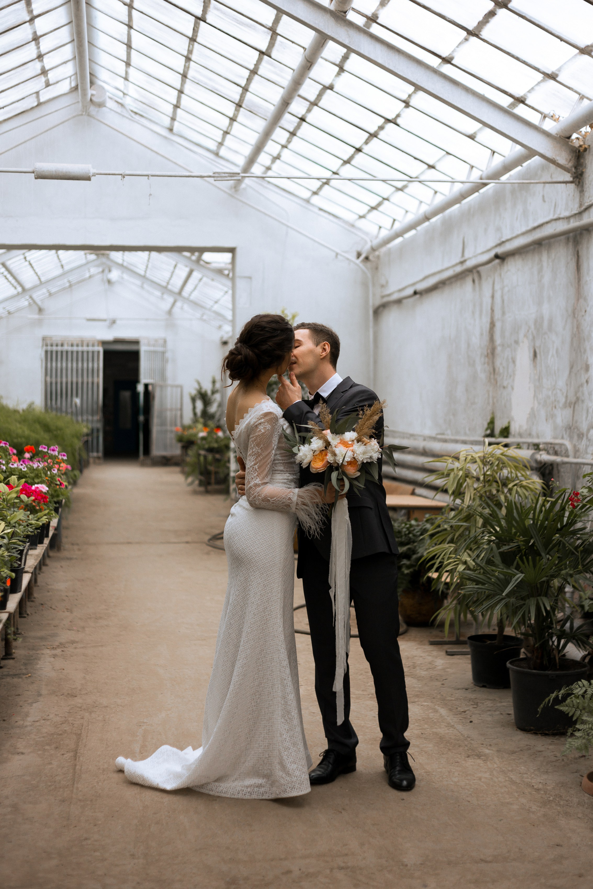 Свадебная фотосессия в оранжерее. Свадебный и семейный фотограф в Волгограде Кристина Иванова