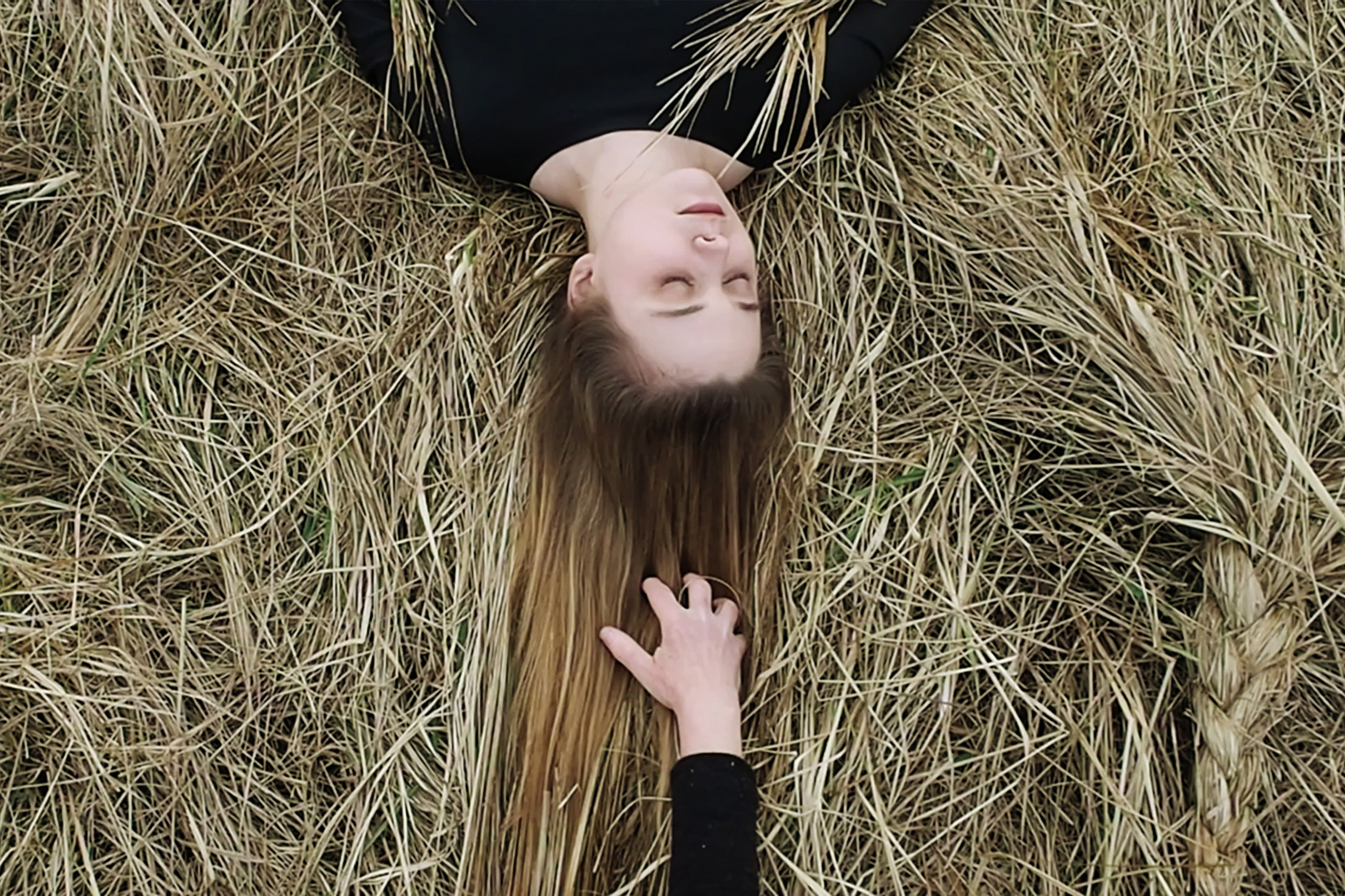 ИСКУССТВО ПЛЕТЕНИЯ КОС. Художественная группа «Нежные Бабы»