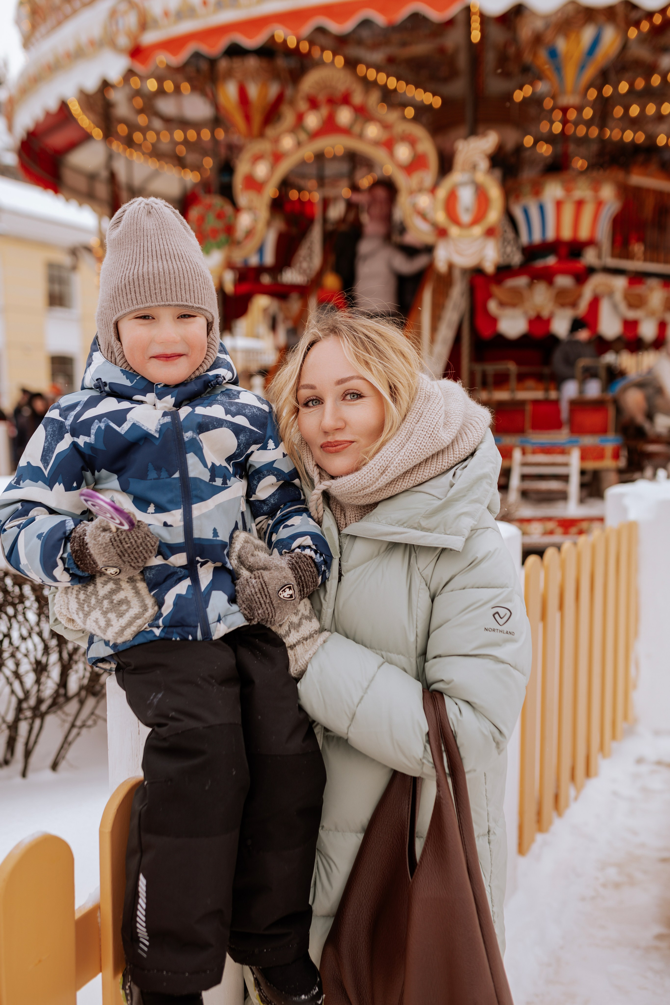 Семейная, Манежная площадь