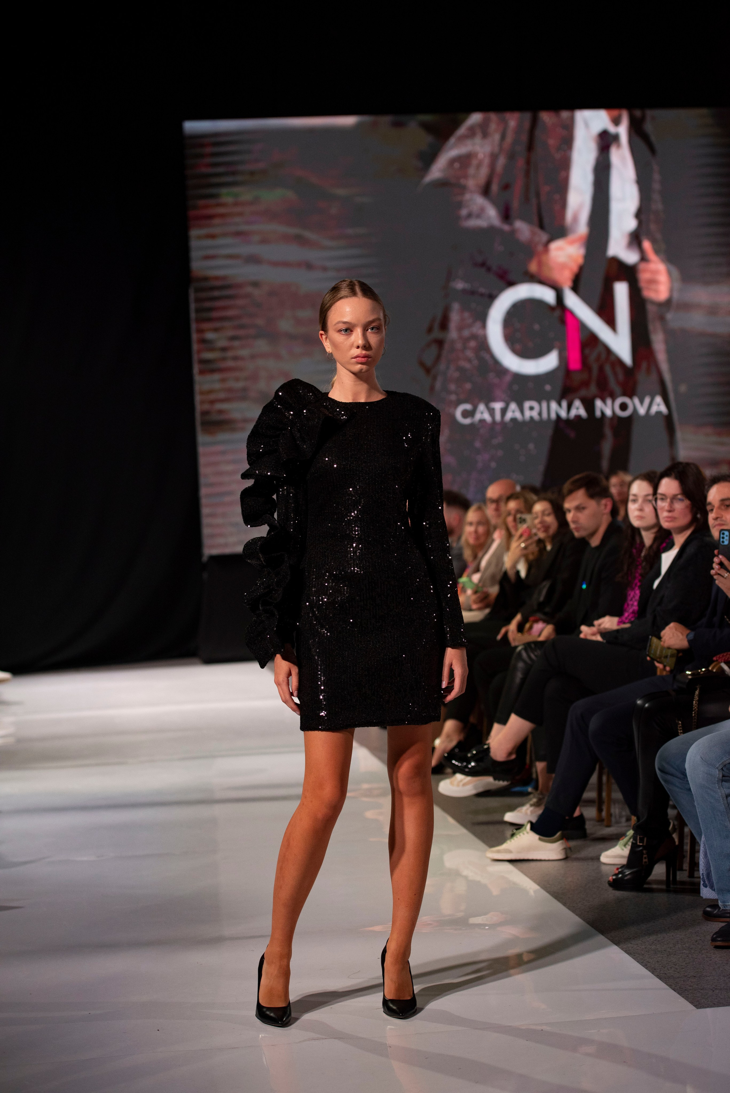 Фотограф на модельный показ. Свадебный, семейный, фэшн фотограф, школьный фотограф в Сочи