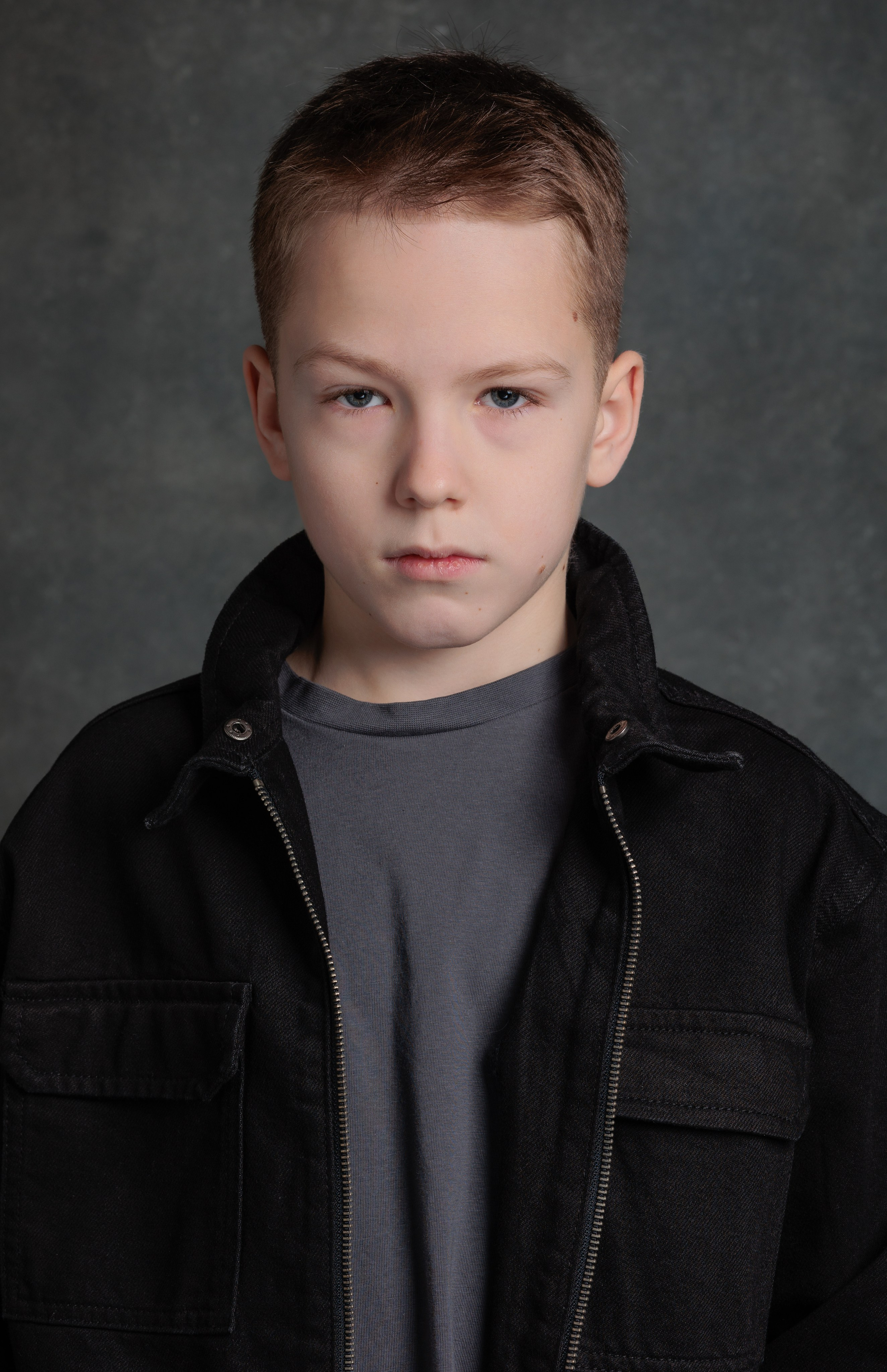 ЛЕВ. Я фотограф из Москвы к Вашим услугам