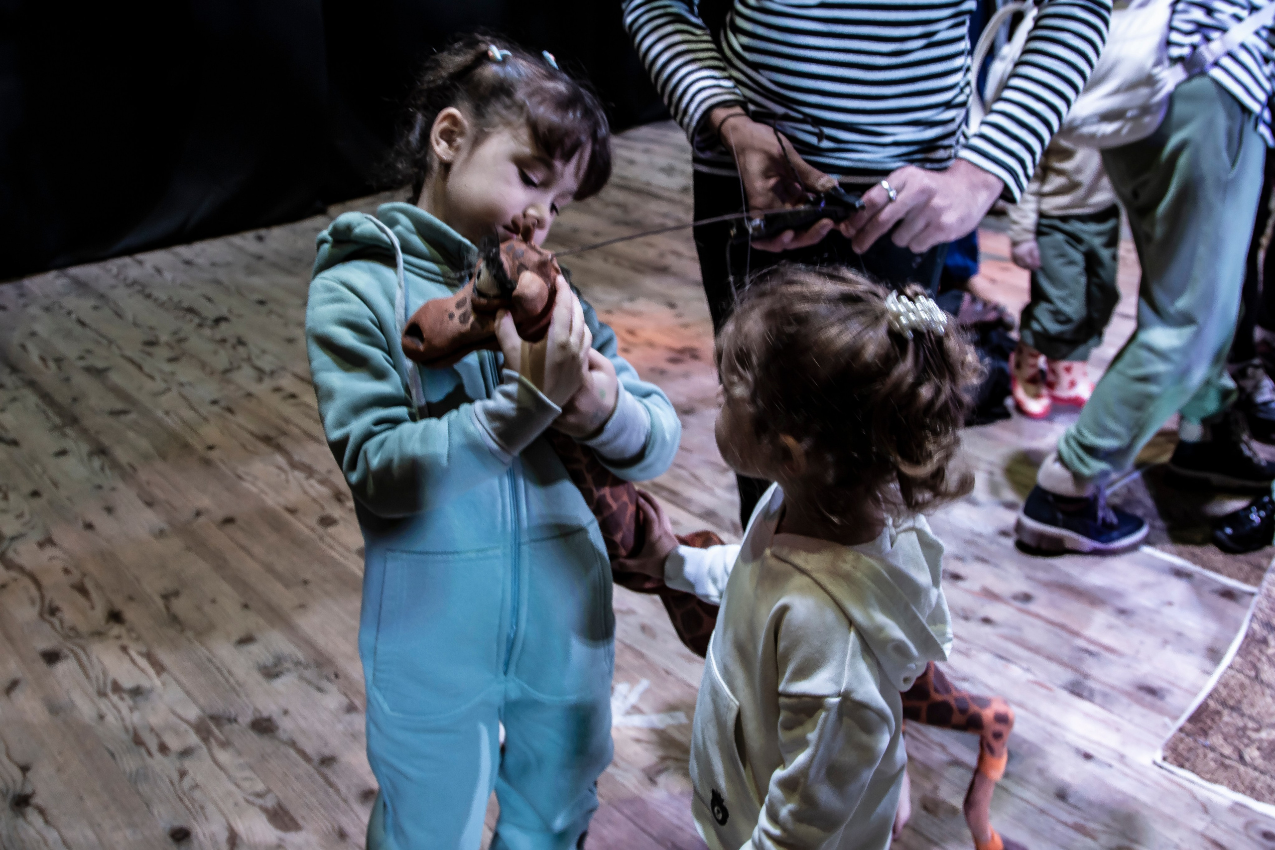 Жирафа и носорог спектакль театра Саквояж. Фотограф в Сочи Юрий Шептаев