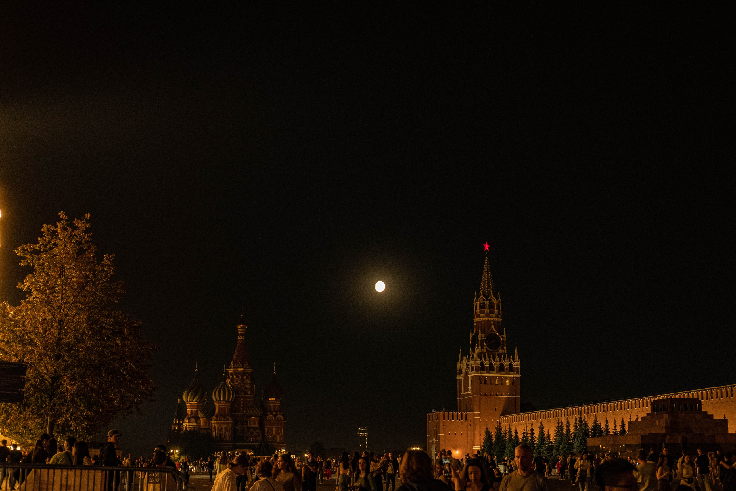 Москва 2024. Свадебный и семейный фотограф в Новосибирске, Санкт-Петербурге, Москве