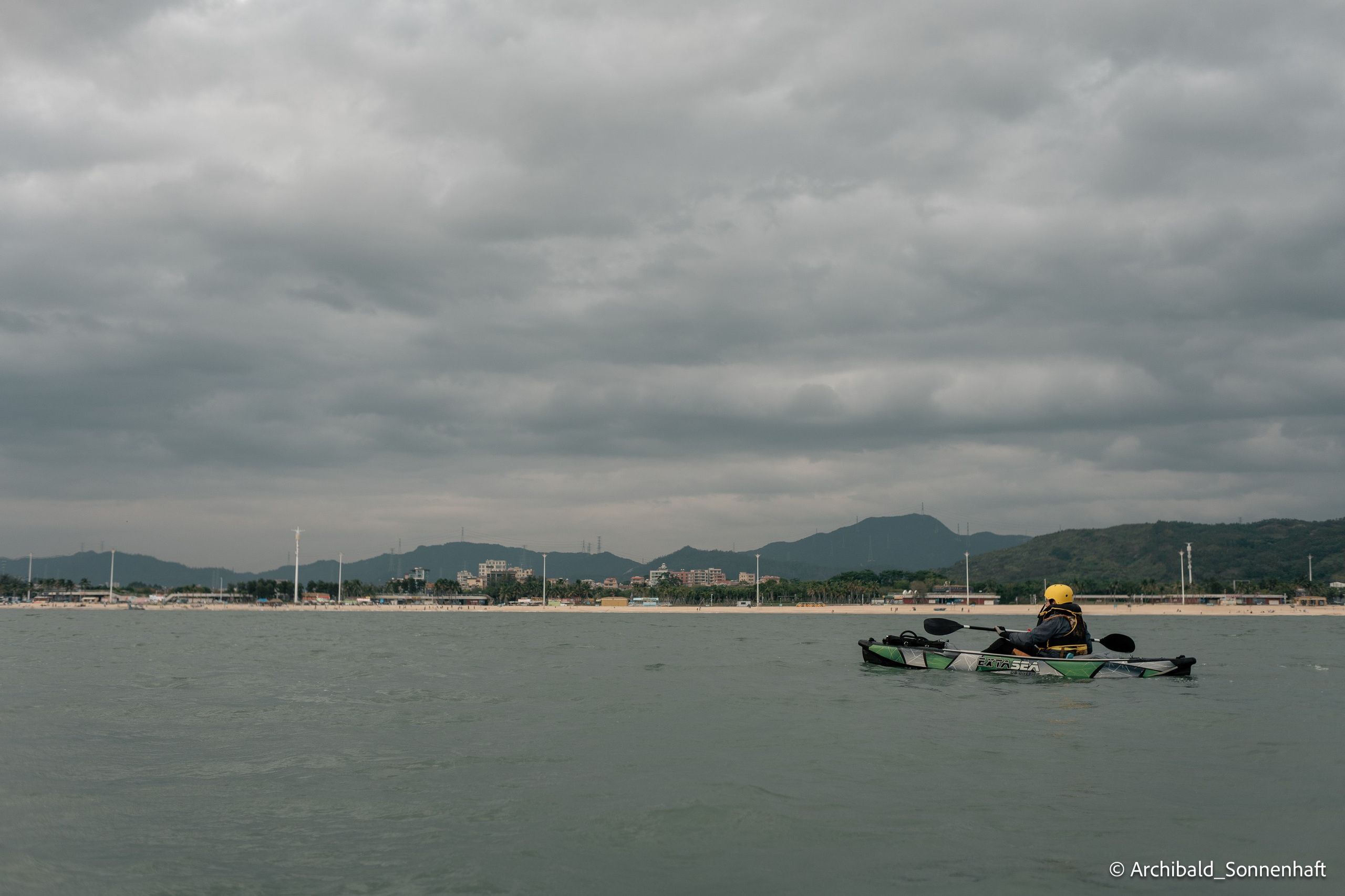 Kayaking in Huizhou, China. Photographer in Guangzhou, China. Archibald Sonnenhaft