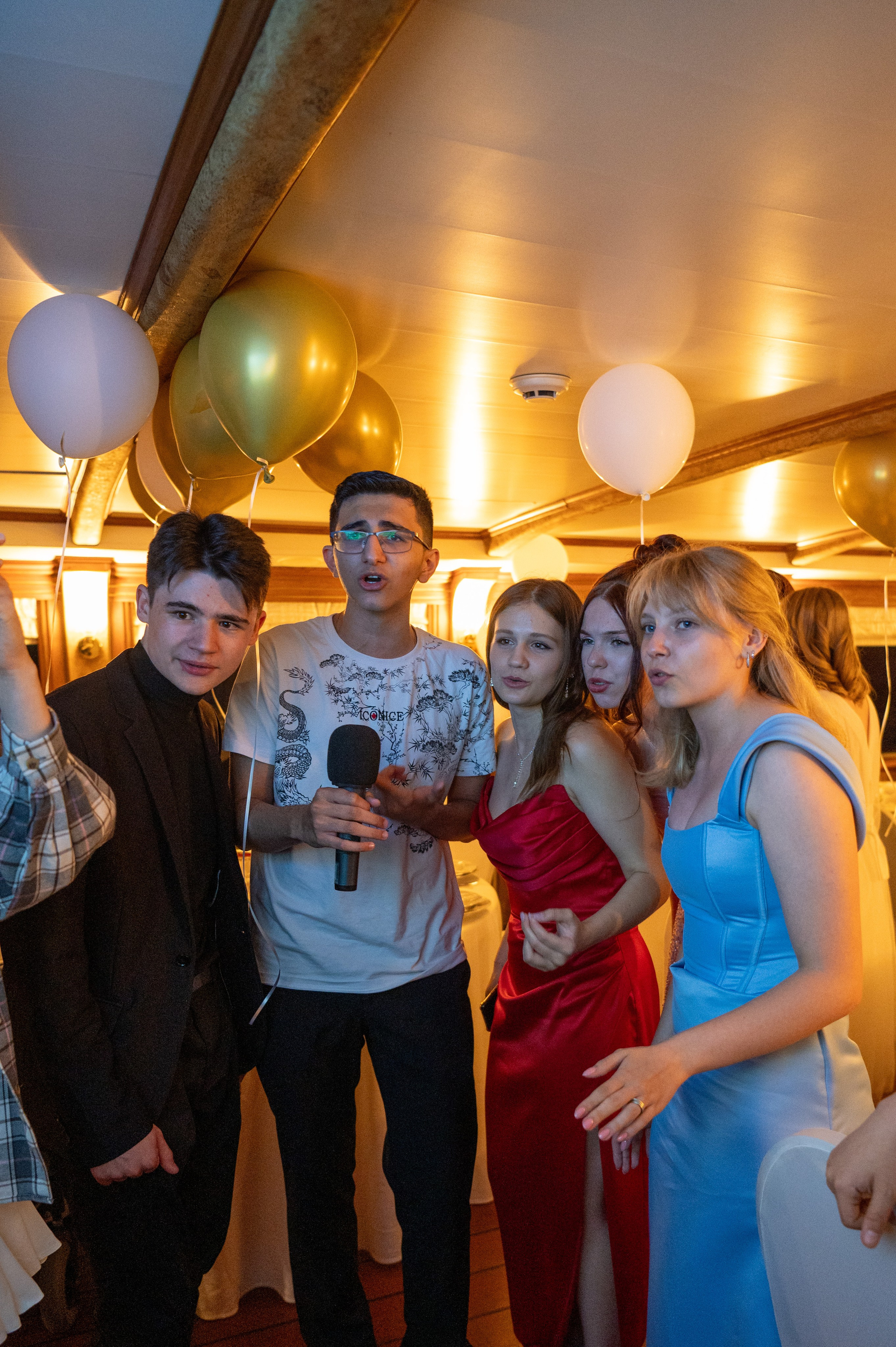 Выпускной вечер 11 класс на теплоходе. Детский и семейный фотограф г. Москва Оксана Катаджи