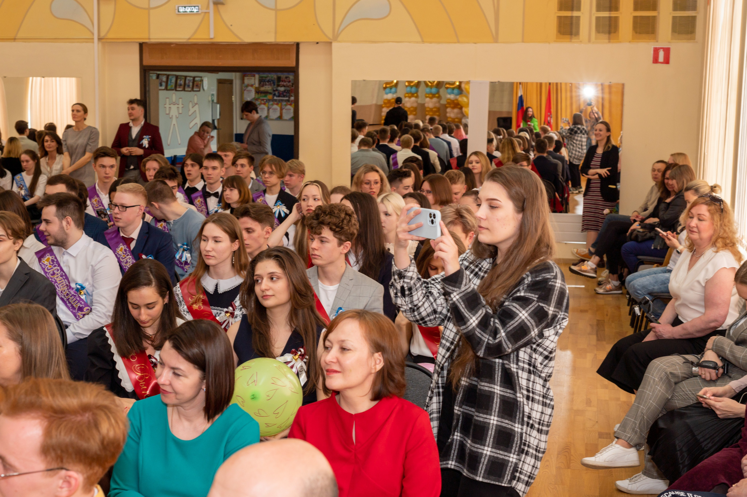 Последний звонок Школа 1412. Детский и семейный фотограф г. Москва Оксана Катаджи