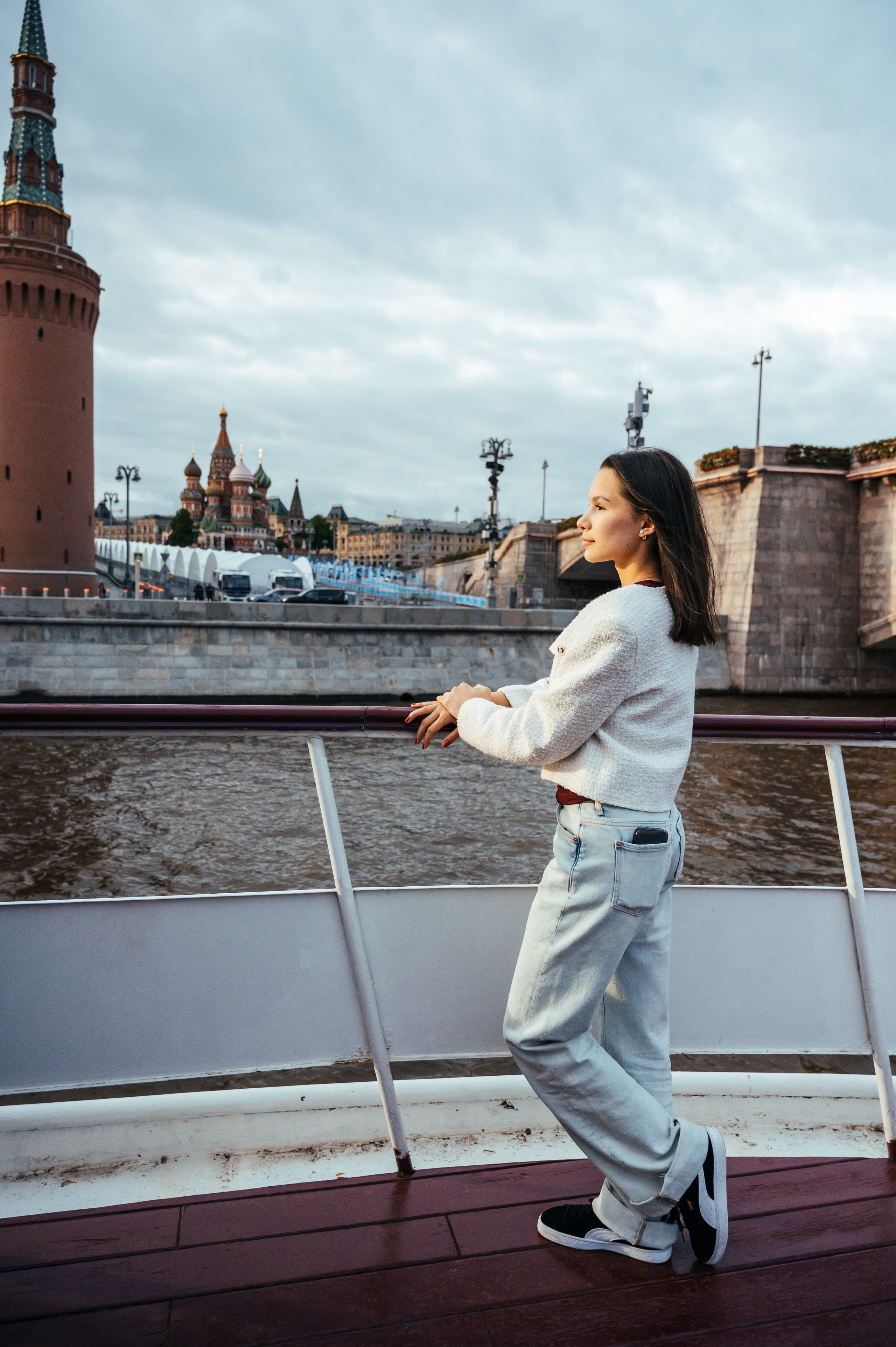 Последний звонок. Анастасия Петрович фотограф, фотокорреспондент в Москве и Санкт-Петербурге. Фотосъёмка репортажа, мероприятия, корпоративная съёмка, контент