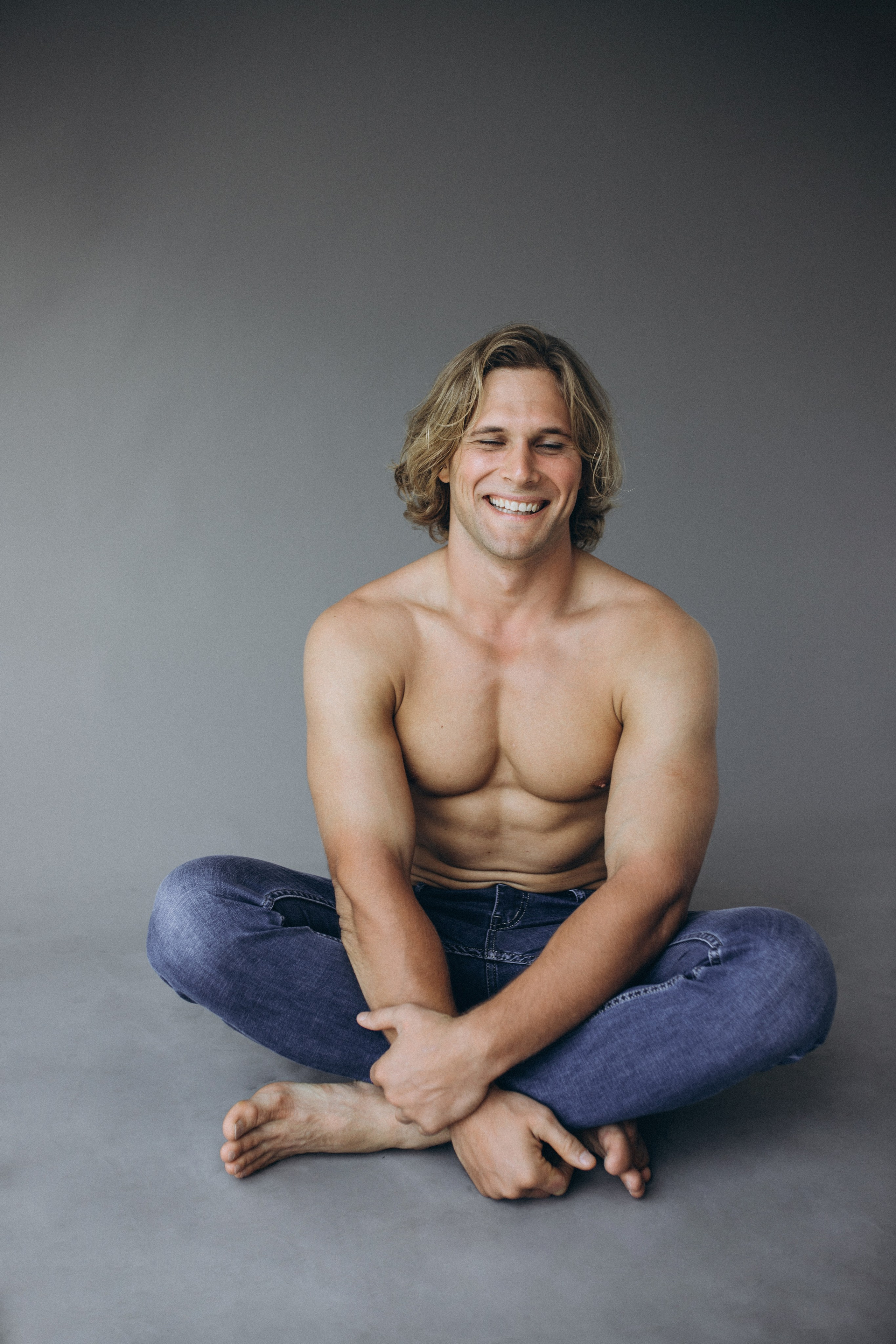 Мужской портрет в студии. Главная