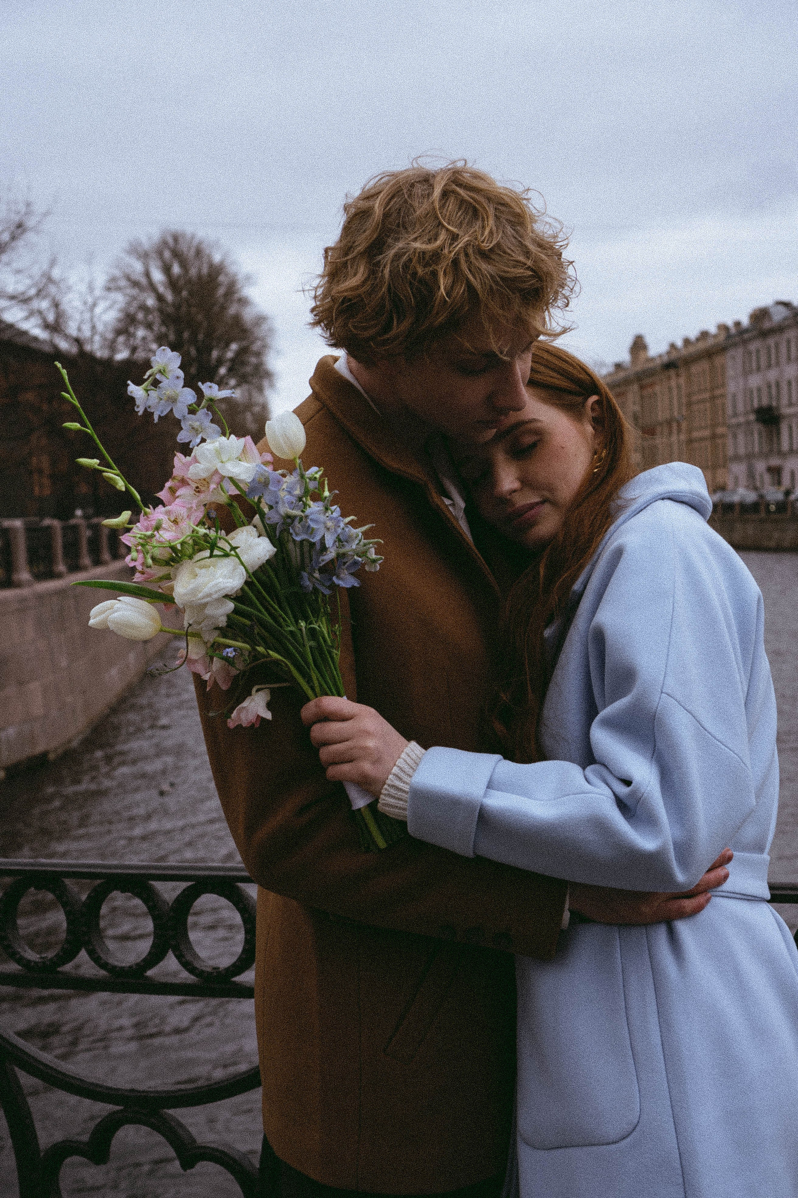 СВАДЕБНАЯ СЬЕМКА В ОТЕЛЕ. СБОРЫ ЖЕНИХА И НЕВЕСТЫ И ТАКЖЕ ТОР И ПОДГОТОВКА К ПРОГУЛКЕ И ПРОГУЛКА ПО ПЕТРОГРАДКЕ. Профессиональный фотограф, Санкт-Петербург — Виктория Богомолова