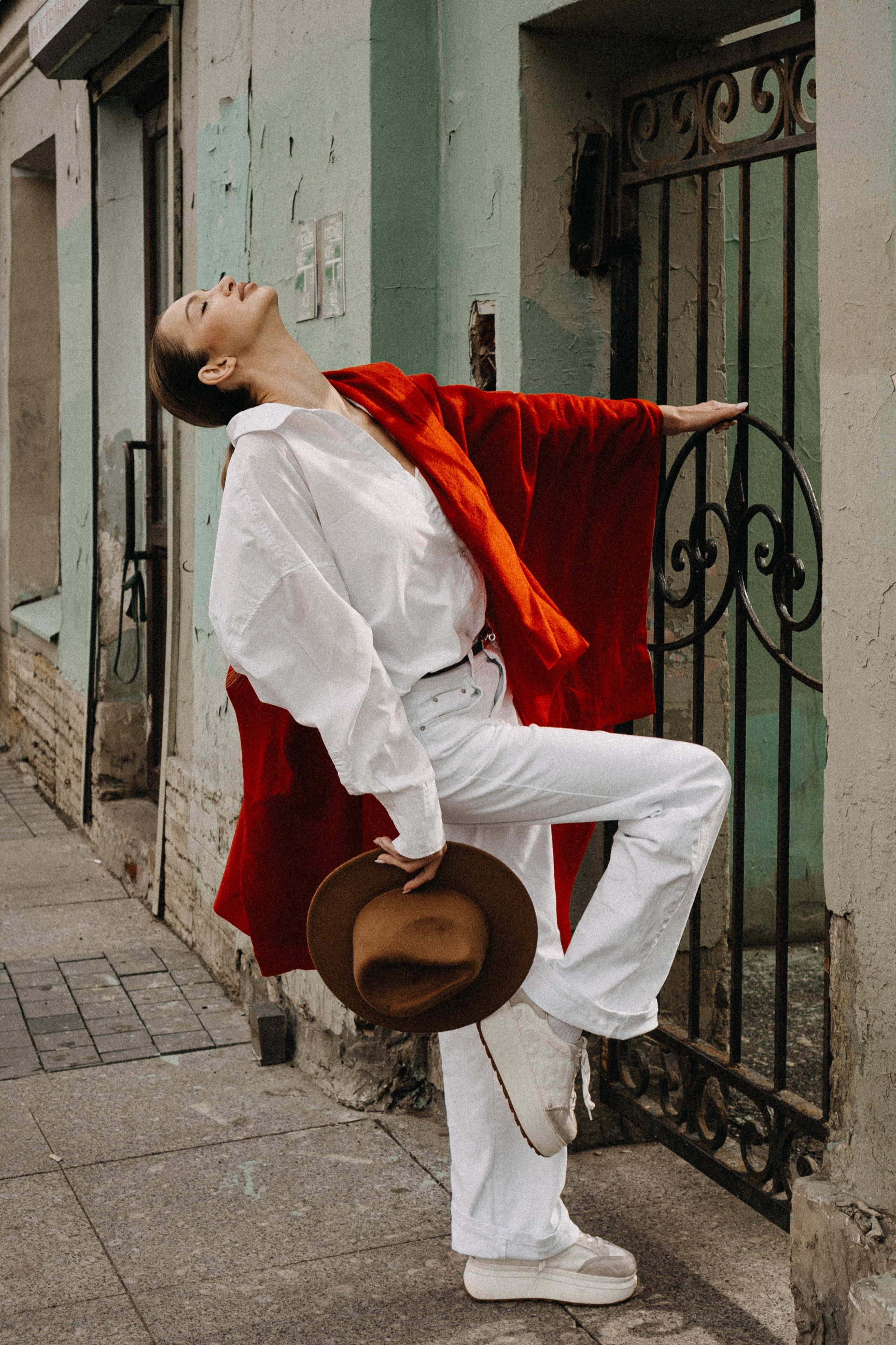 МЫ ГУЛЯЛИ ПРО КРЫШАМ ПИТЕРА. Профессиональный фотограф, Санкт-Петербург — Виктория Богомолова