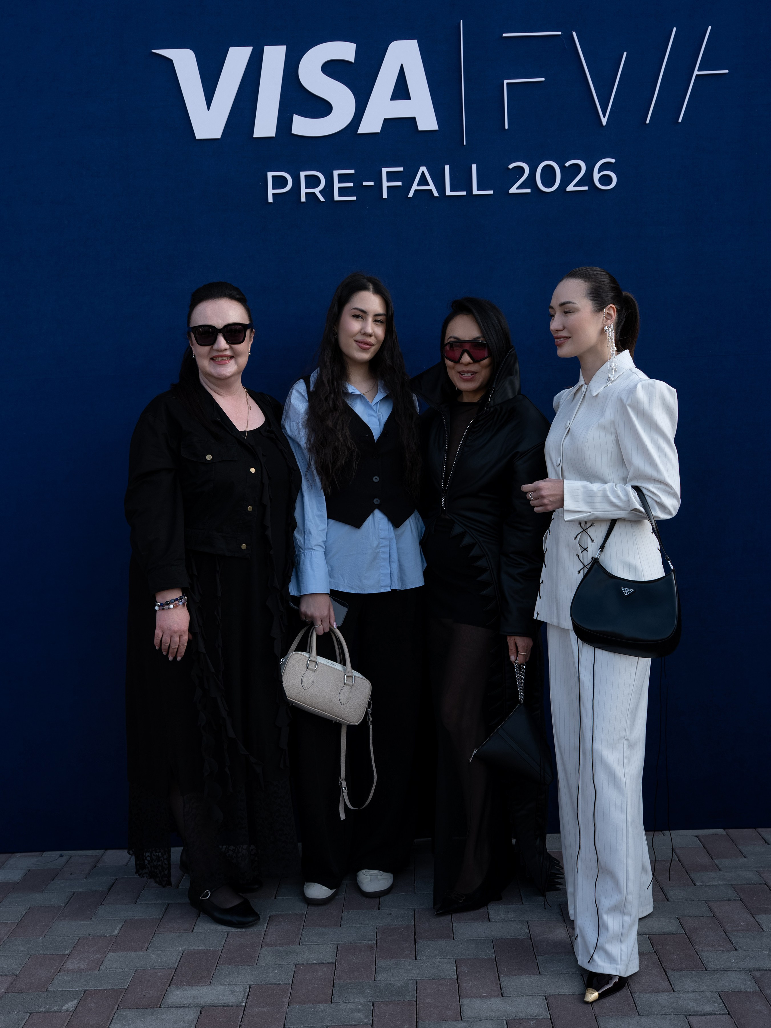 Visa Fashion Week Almaty Pre-Fall 2026 April StreetStyle Day 1. Сайт Алматинского НЮ АРТ, будуар и фэшн фотографа Дениса Карпенко