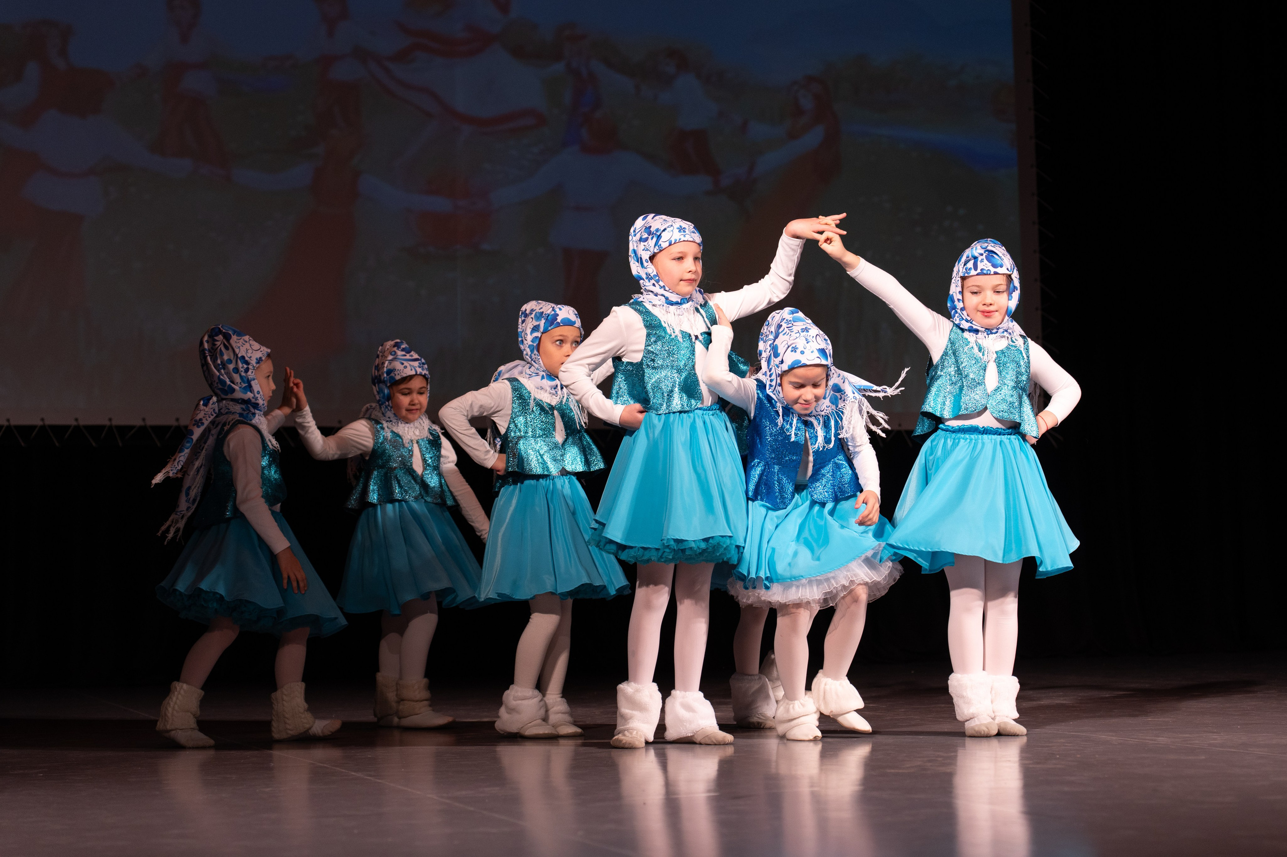 Народный танец. Репортажная съёмка в Санкт-Петербурге, Константин Петров