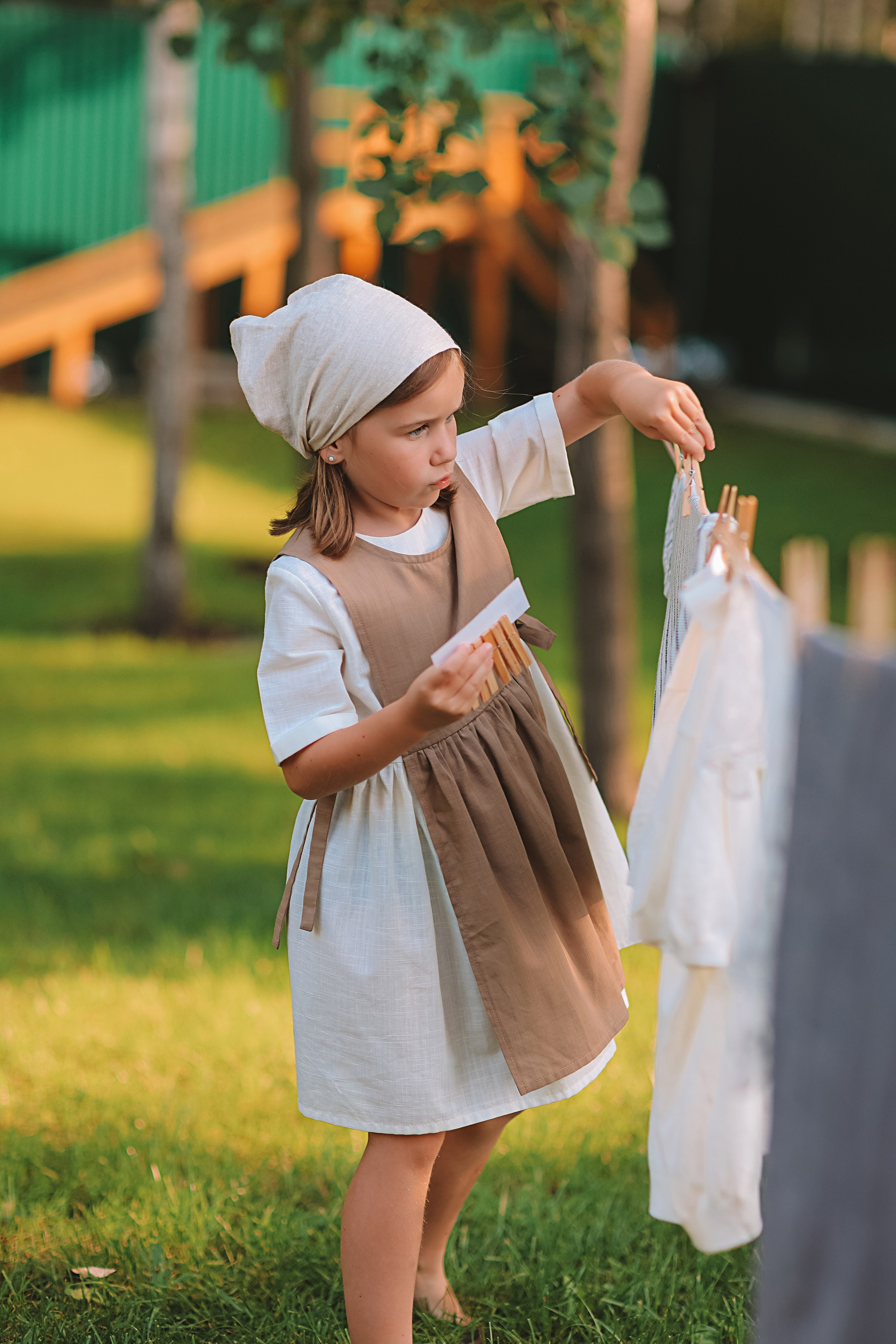 Стирка у дома. Семейный фотограф Тюмень, фотограф на роды Салмина Мария