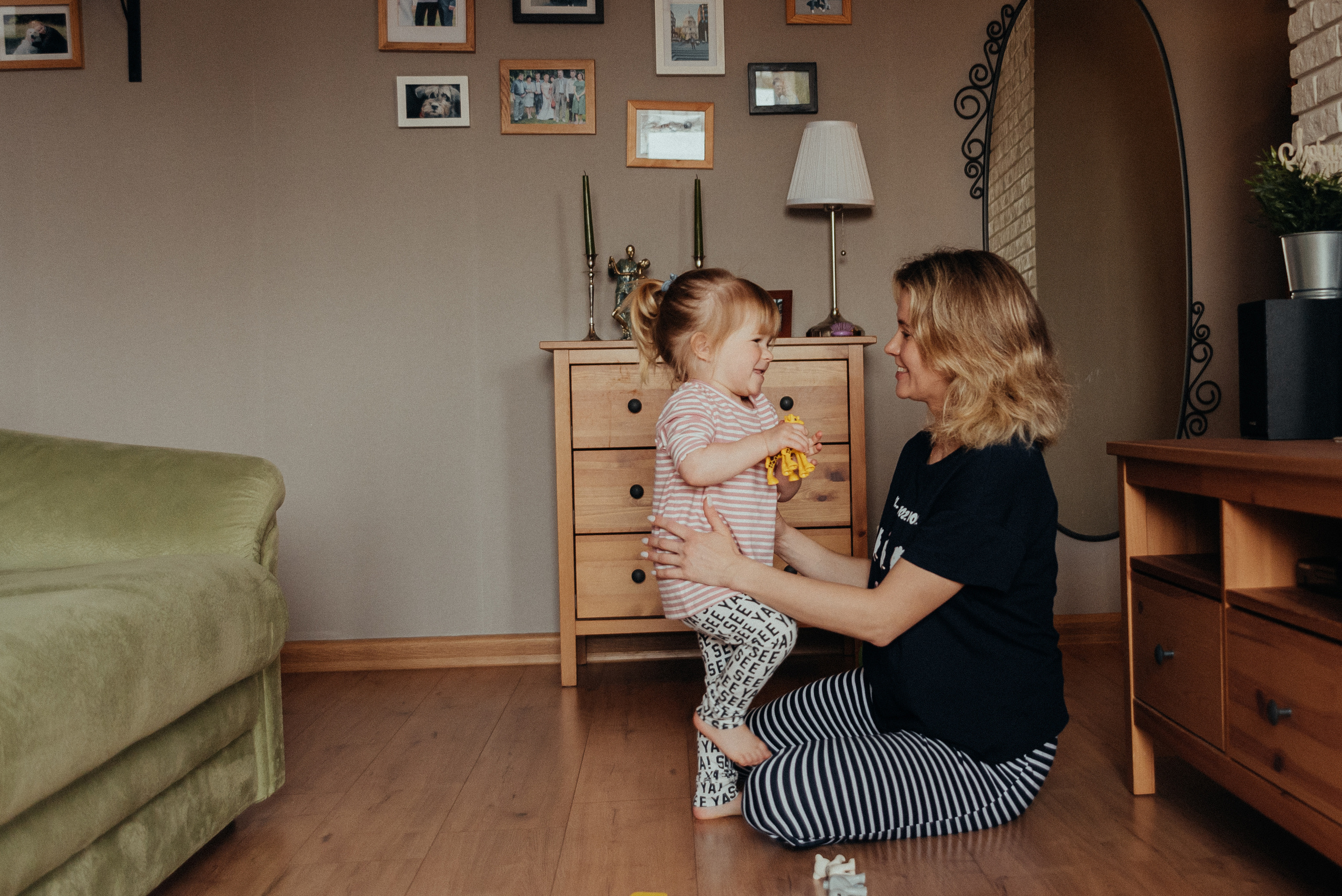 Лиза и мама Аня (домашняя фотосессия). Фотограф Москва