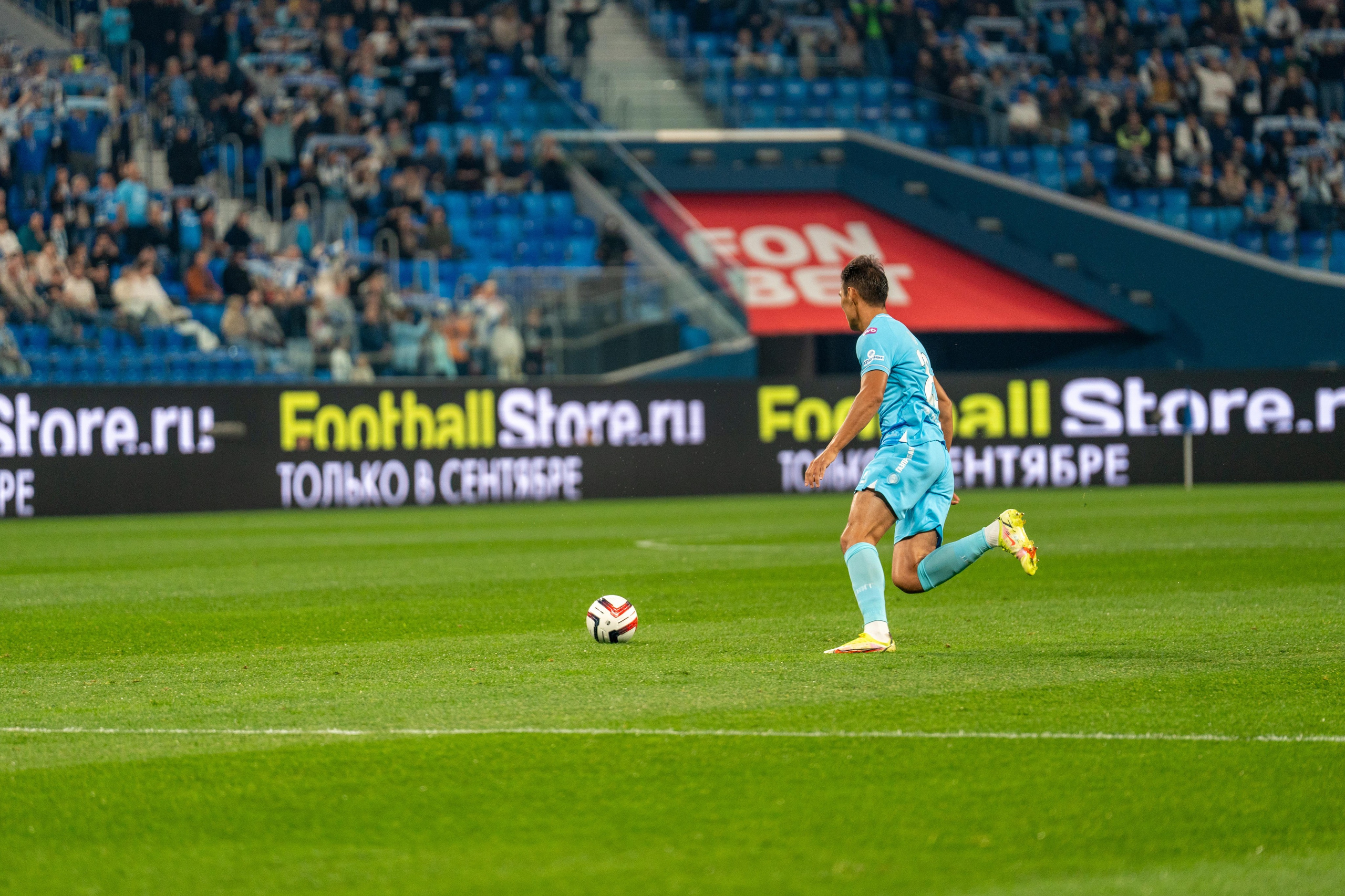 Игрок «Зенита» на Газпром Арене — спортивный фотограф Санкт-Петербург