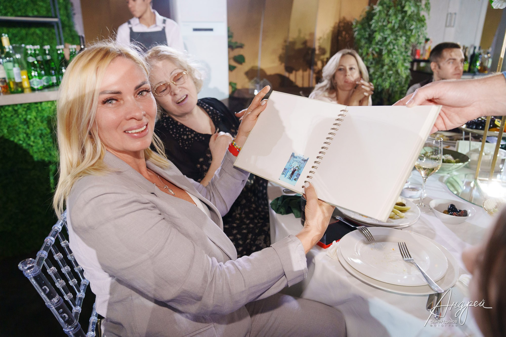 Фотоотчёт и бэкстейдж свадебной фотосессии. Свадебный и семейный фотограф в Ростове-на-Дону. Андрей Сайфутдинов