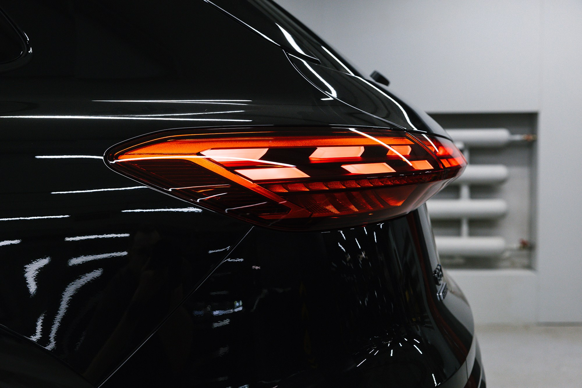 Audi Q5  40 TFSI 2.0 S tronic (204 л. с.). Автосалон «Х-Авто»