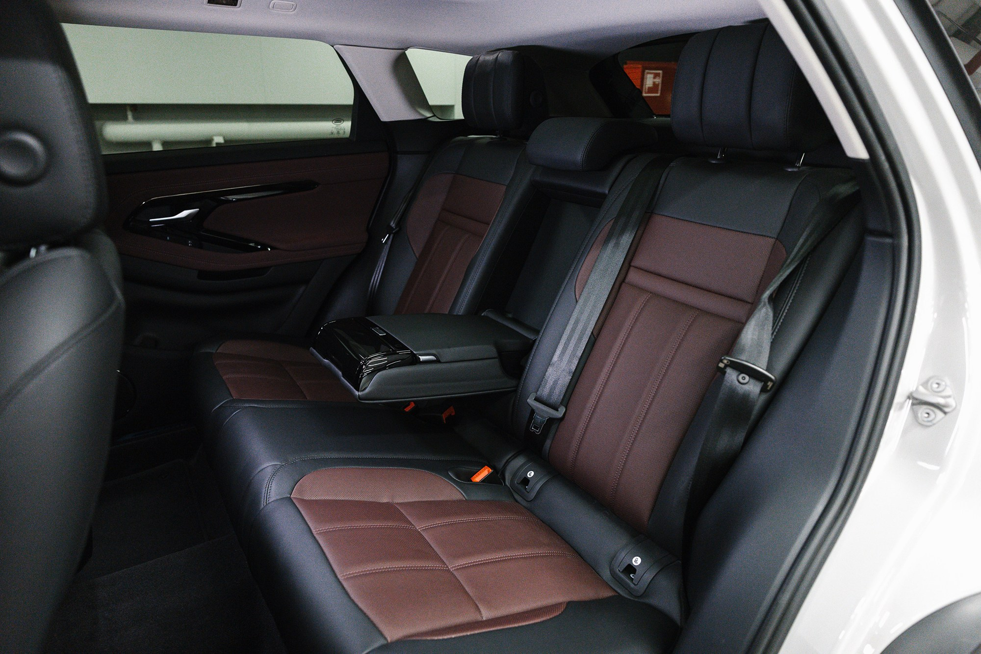 Land Rover Range Rover Evoque.2.0 Si4 4WD AT (249 л. с.). Автосалон «Х-Авто»