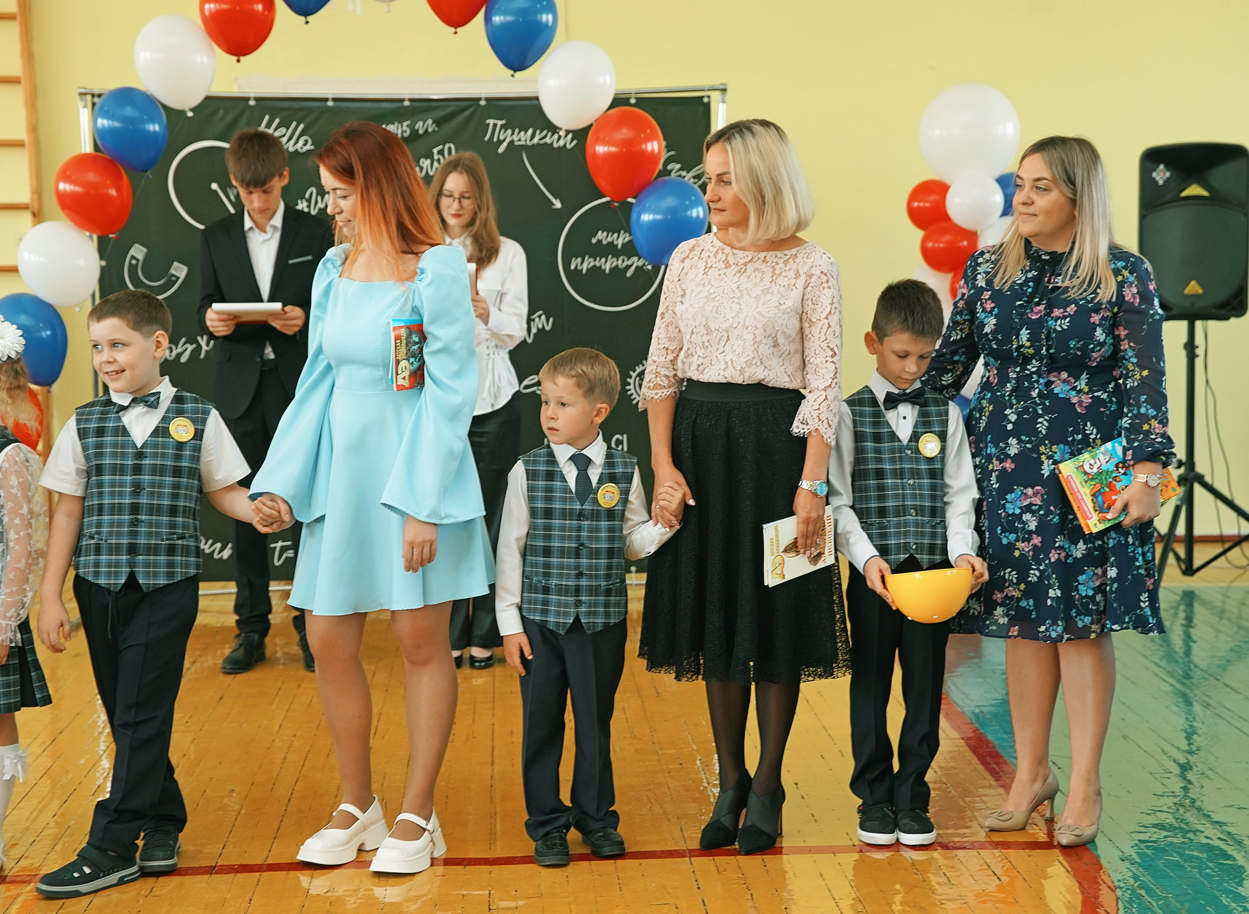 Первый класс линейка, в классе, портреты. Семейный и детский фотограф в Нижнем Новгороде