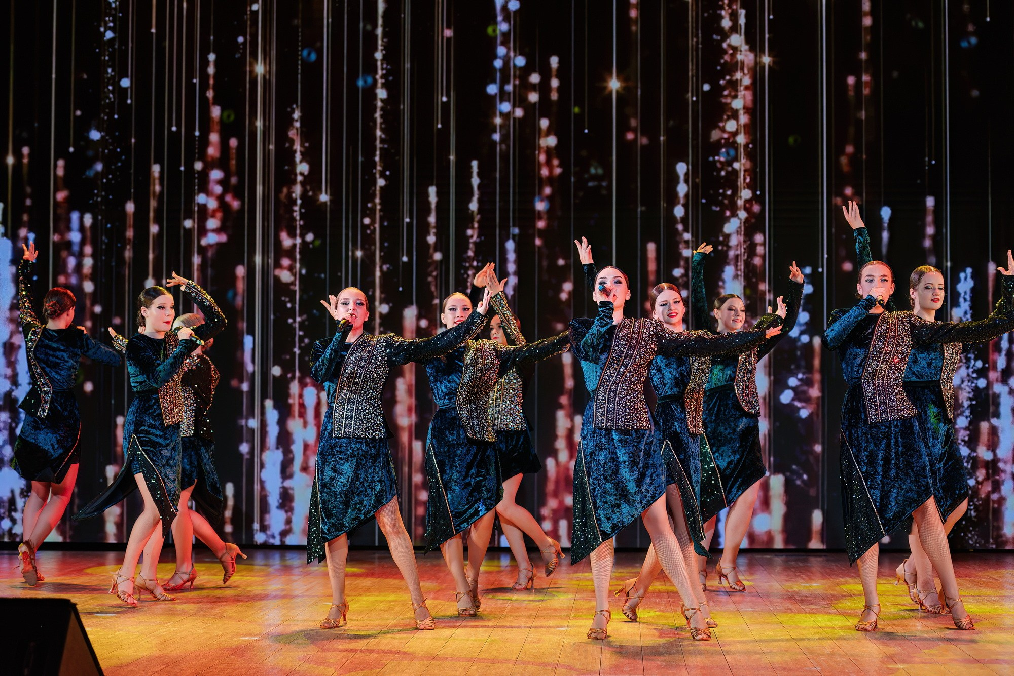 Отчетный концерт Образцового коллектива Алтая театра эстрадной песни «Созвездие». Свадебный и репортажный фотограф Никита Сницарев в Барнауле