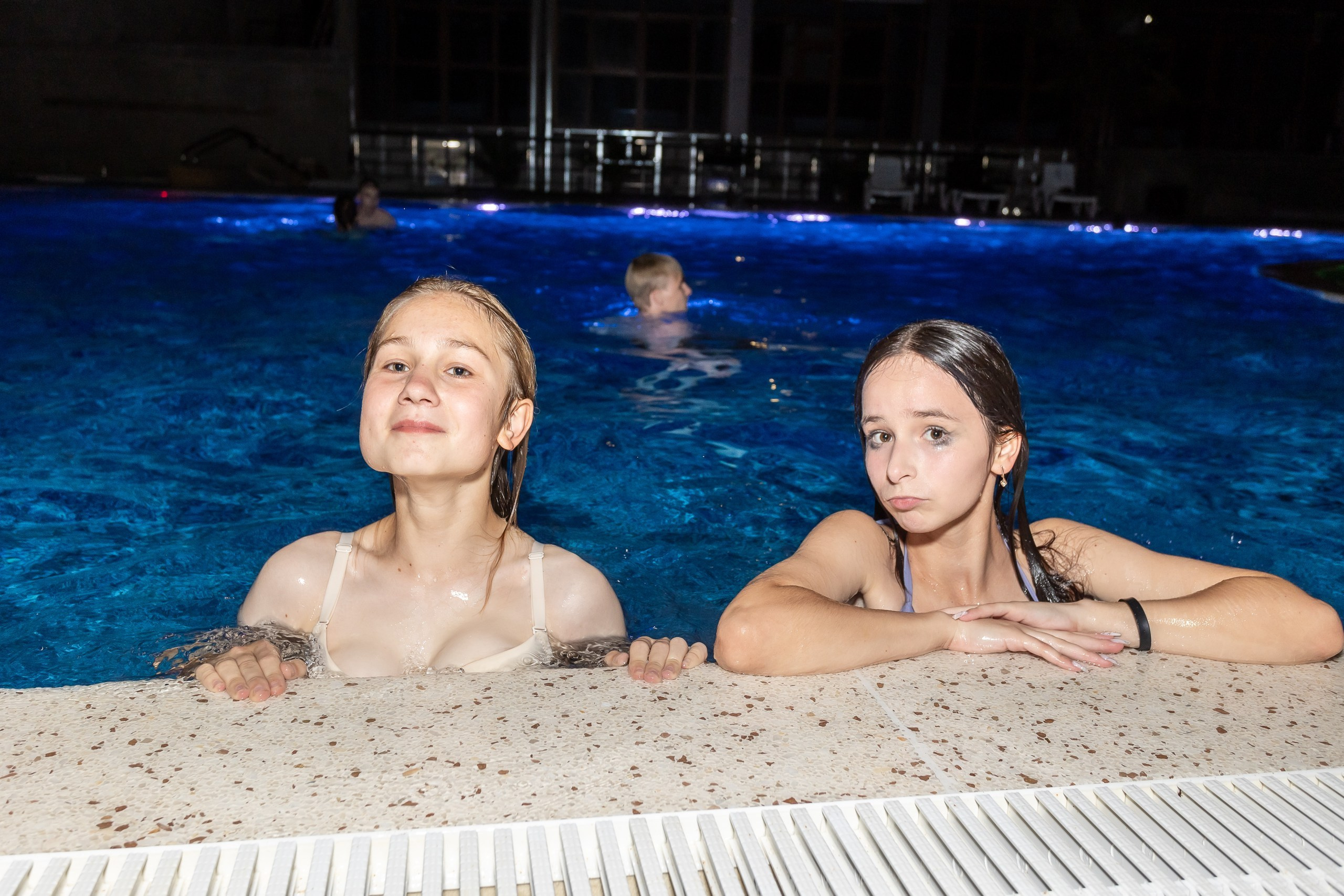 Вручение аттестата и выпускной вечер. Выпускные альбомы Майкоп, Краснодар Елена Золотарева