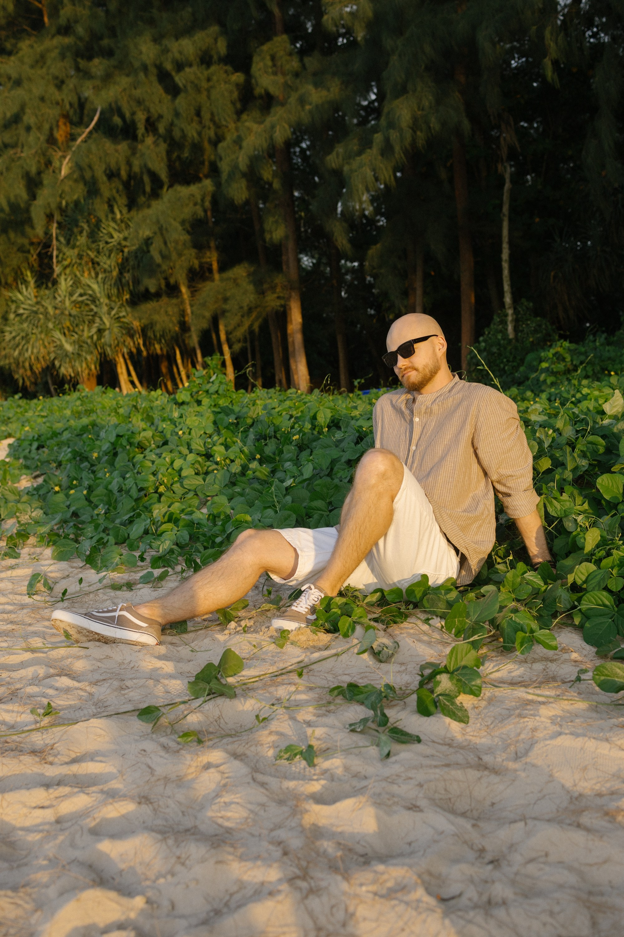 Family photoshoot in Phuket, Thailand. Fedor Lemeshko — Destination Wedding and Family Lifestyle photographer