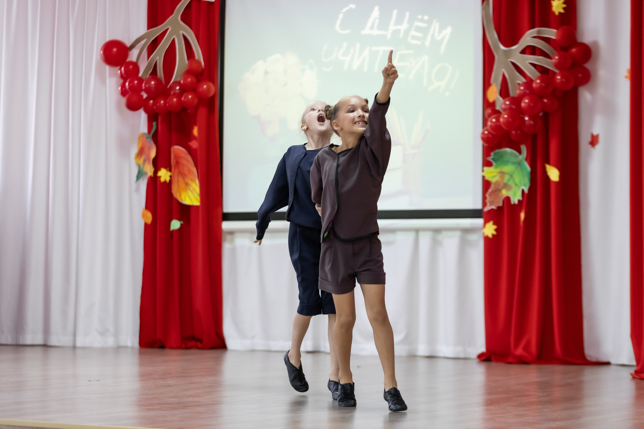 День учителя. Школа 31. Октябрь 2024. Свадебный и Семейный фотограф г. Ижевск Гульназ Солдатова. Гульназ фото