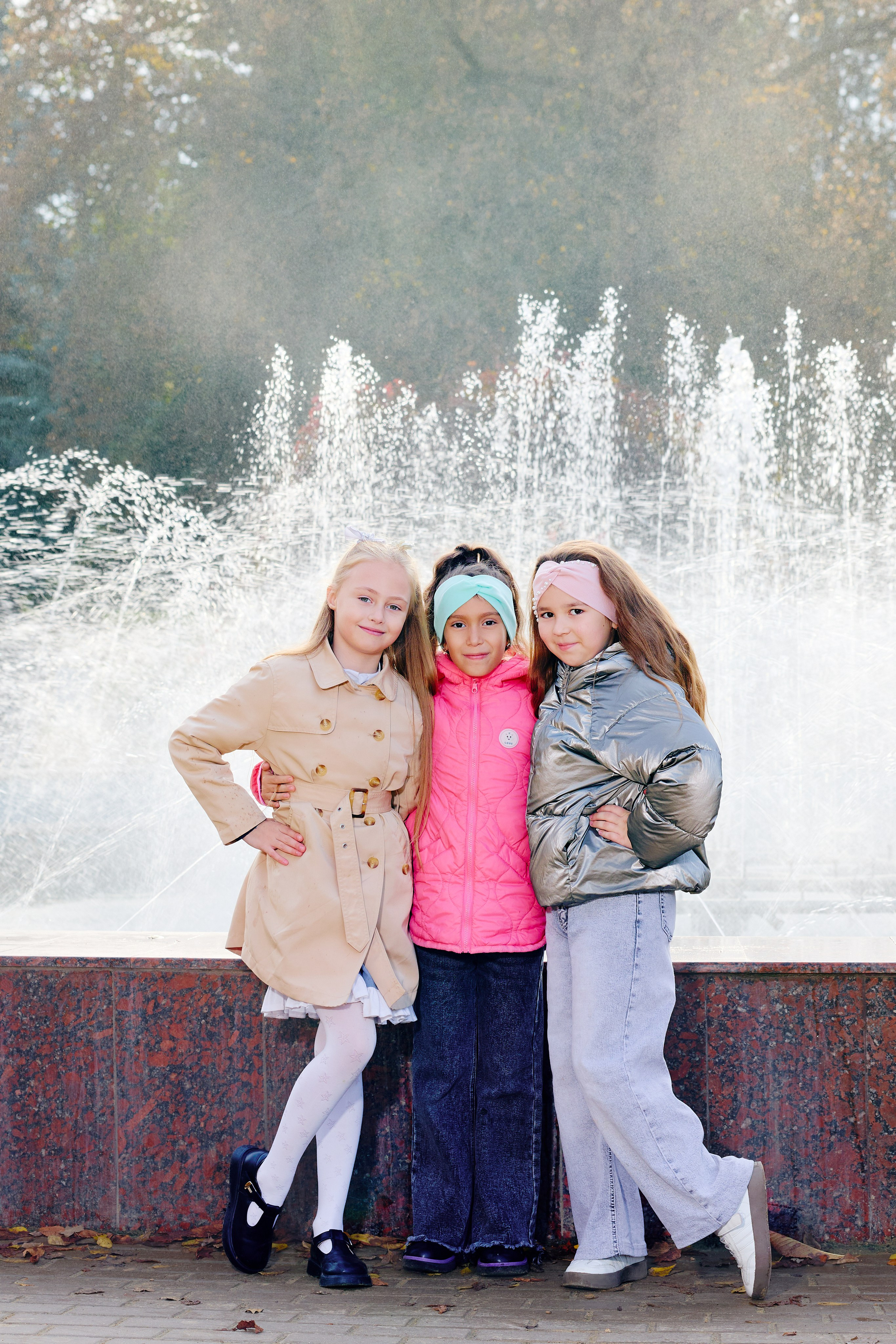 Прогулка в парке классом. Фотограф Выпускные альбомы Таганрог Сергей Коробченко