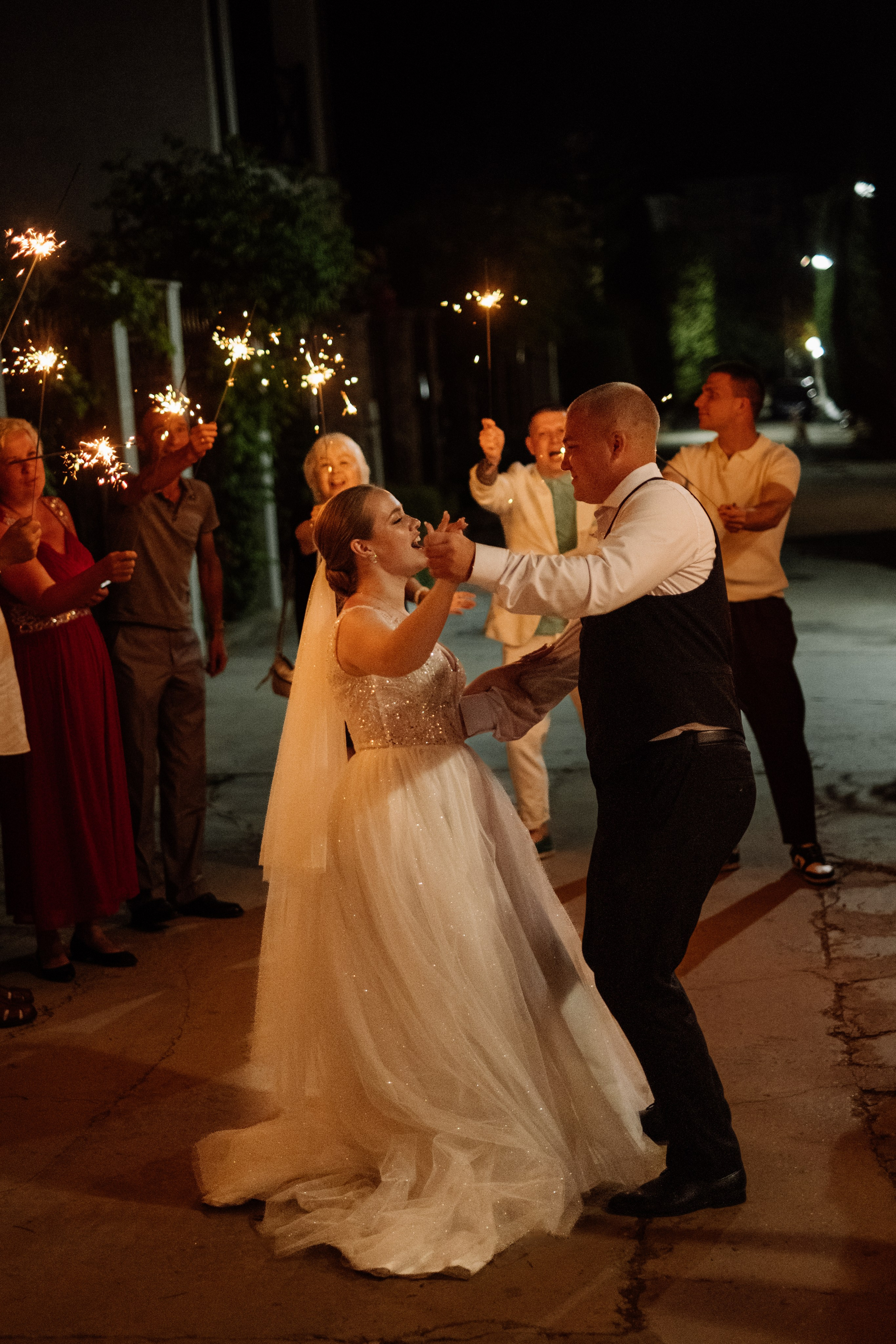 Свадебный ретопртаж. Профессиональная фотосъемка в Крыму. Натуральные эмоции и живые кадры. Забронируйте дату прямо сейчас!