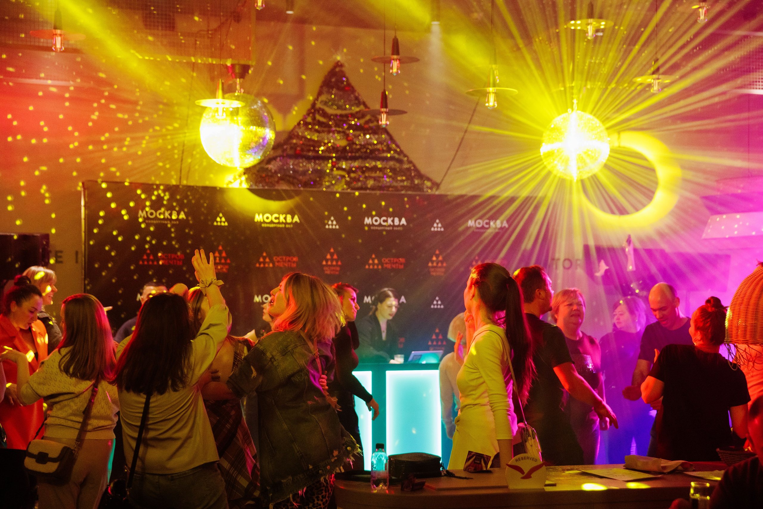 Открытие ресторана Baleno в Острове мечты. Репортажный фотограф на мероприятие в Москве Алексей Терентьев