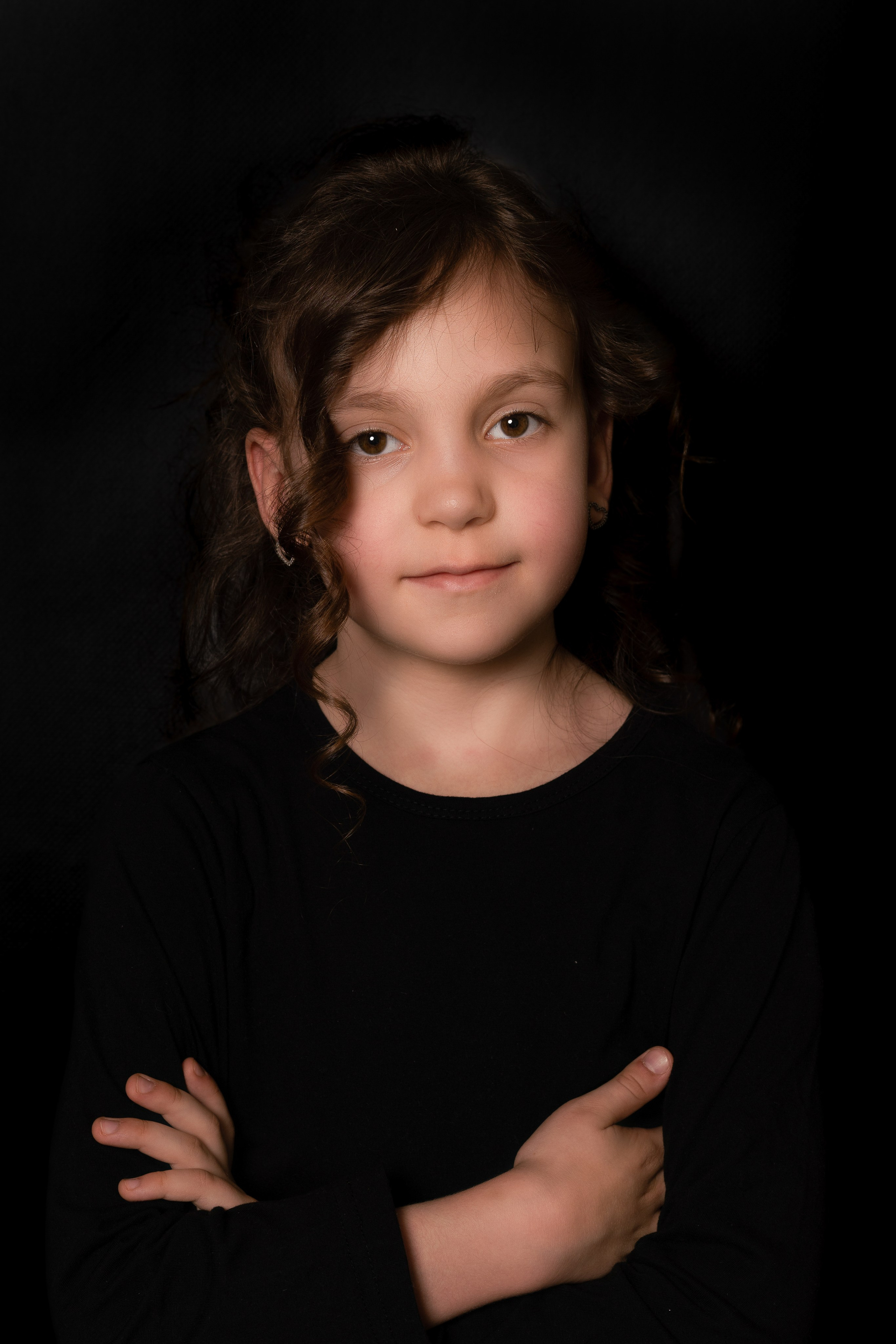 Детский сад, портреты на чёрном фоне. Фотограф Шунова Саша